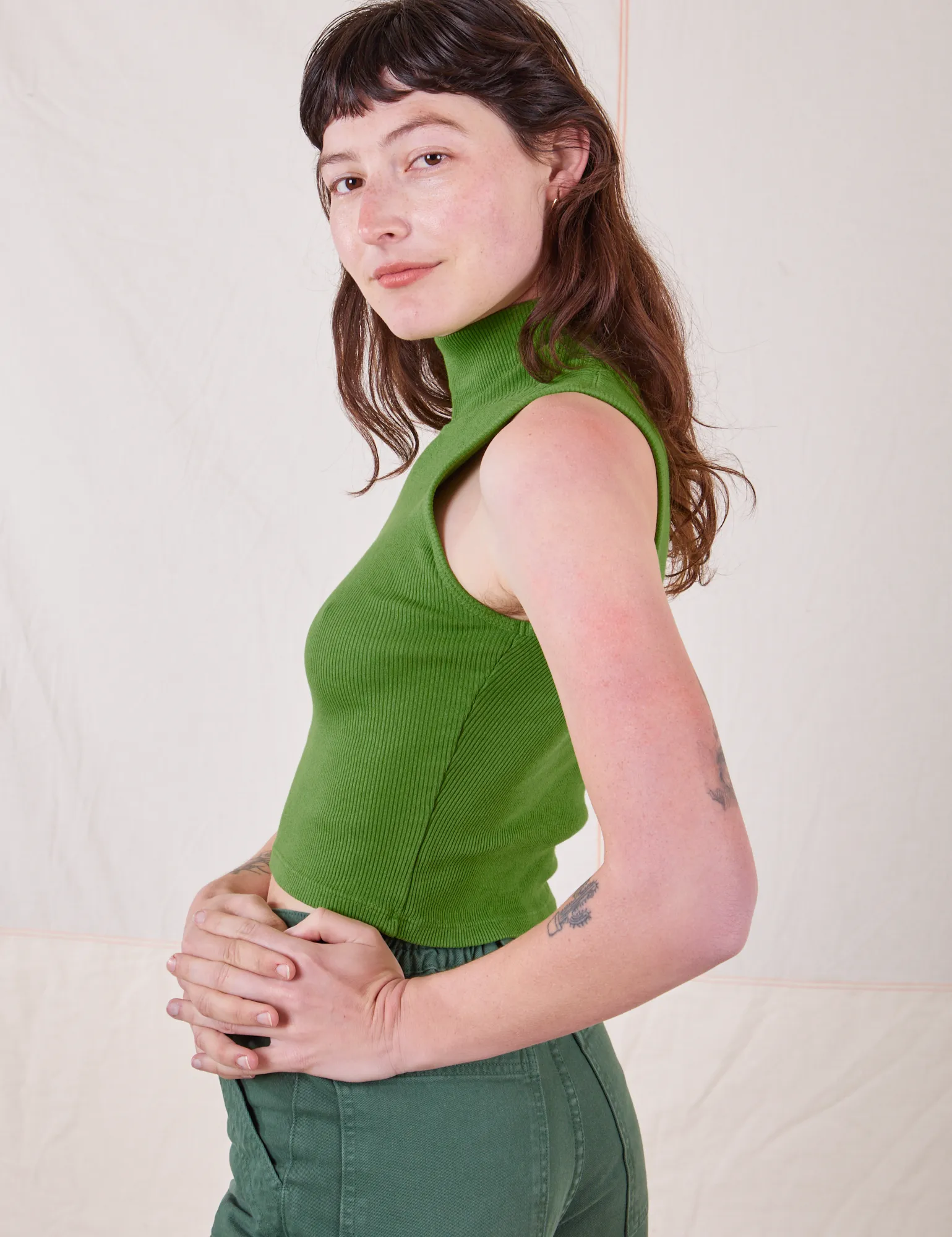 Big Bud Press Sleeveless Essential Turtleneck - Bright Olive