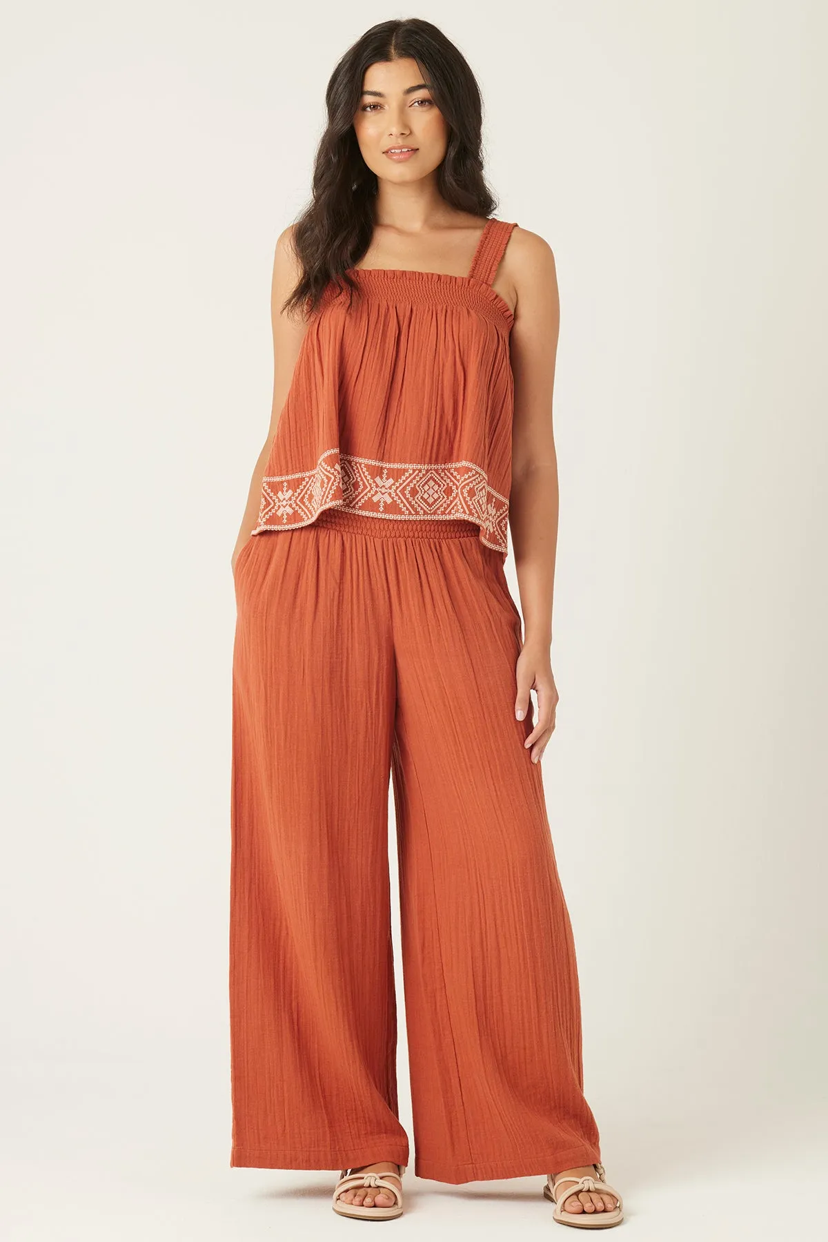 Ava Pant sold by Bila