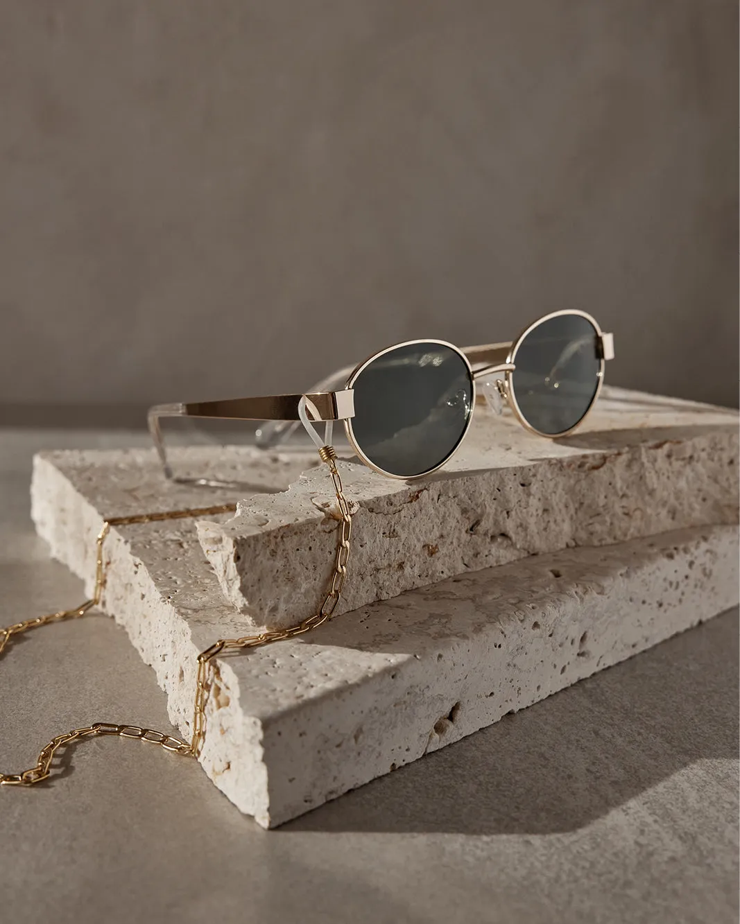 SUNGLASS CHAIN - GOLD sold by Billini