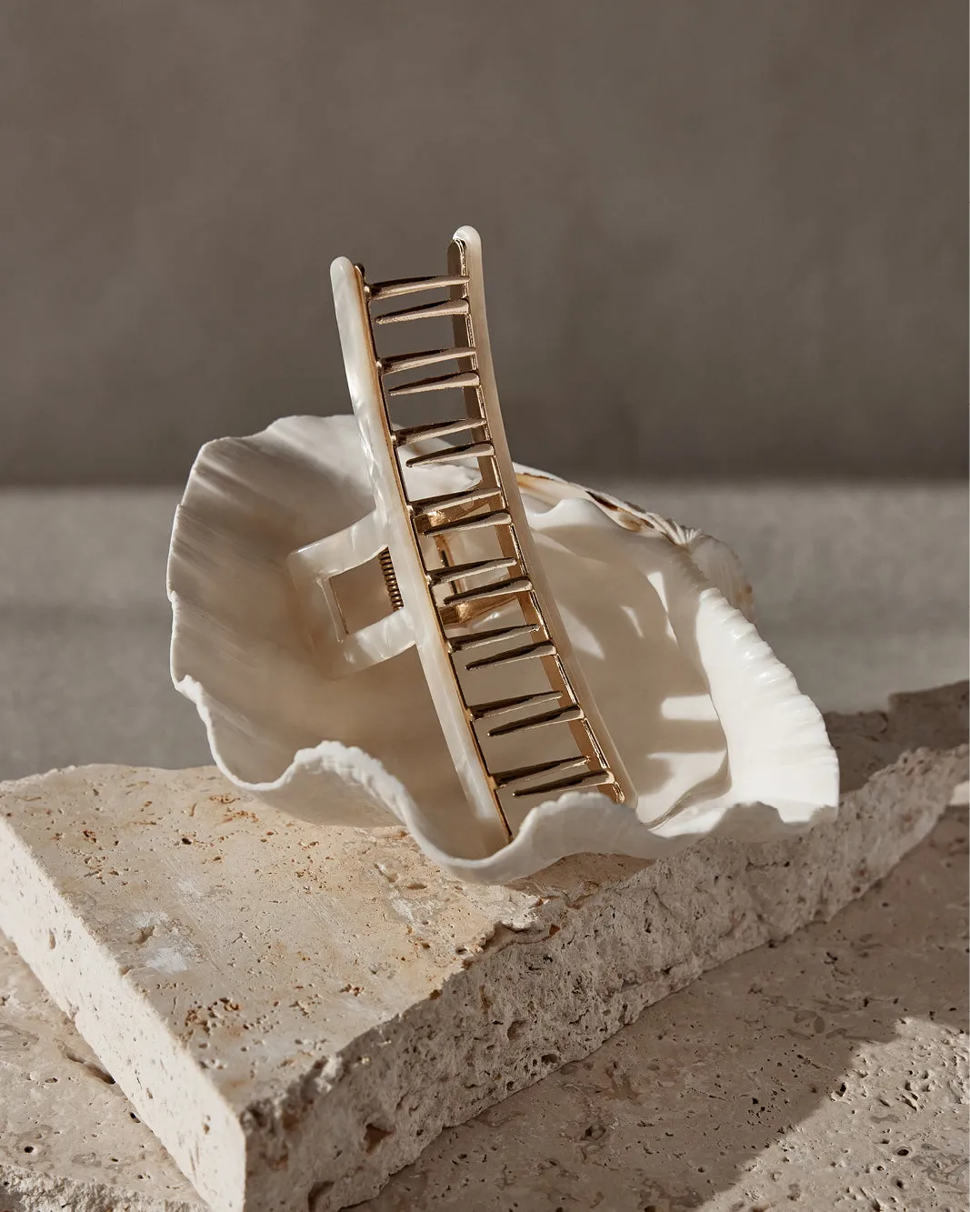 RESIN METAL CLAW CLIP - PEARL sold by Billini