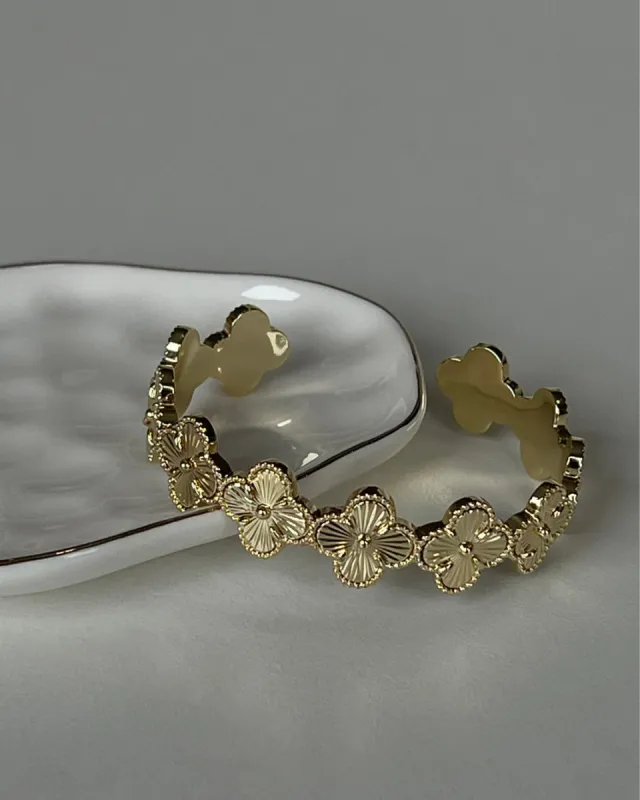 VIVIEN BANGLE - GOLD-GOLD sold by Billini