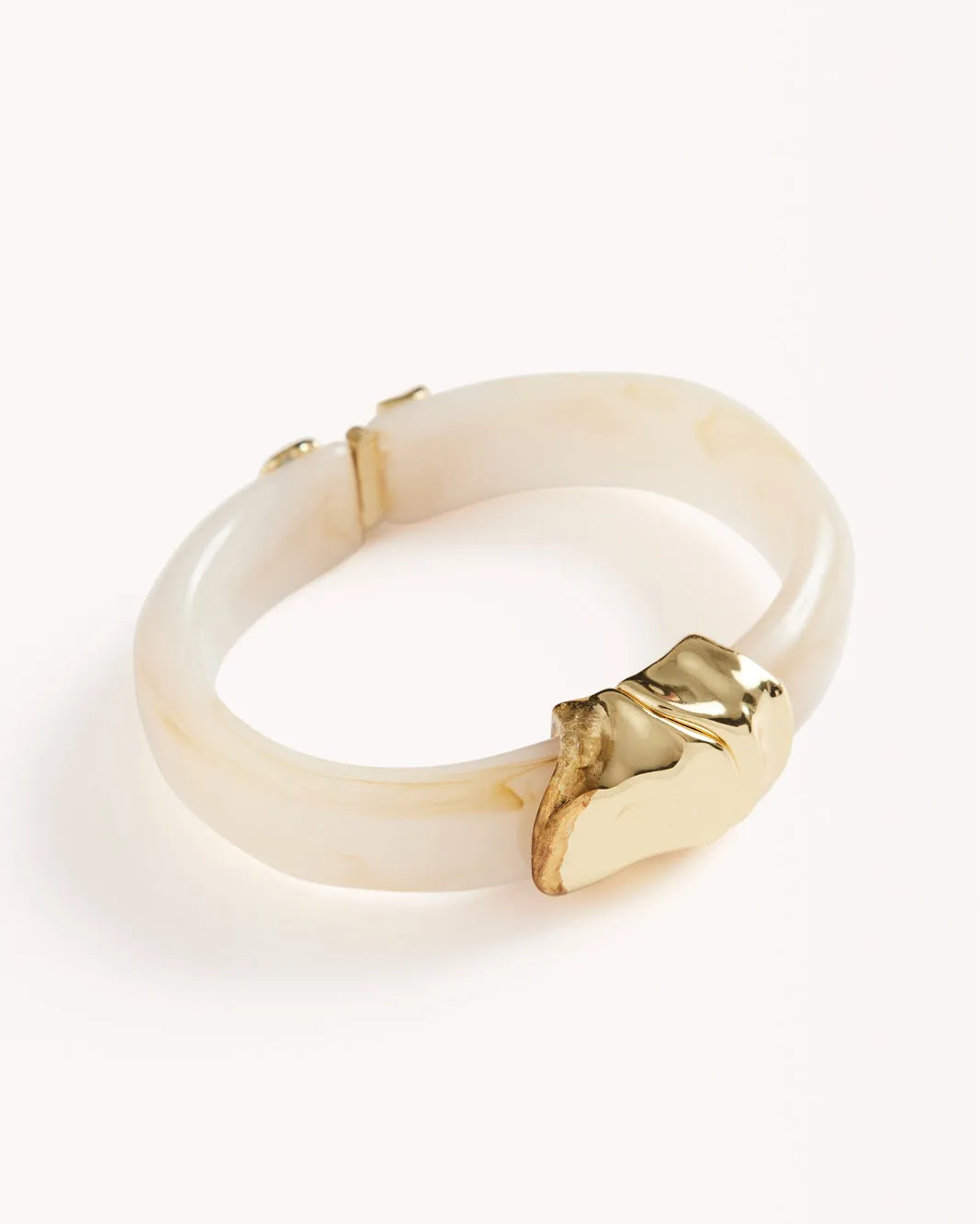 ARIAH BANGLE - CREAM-GOLD PLATED 18K sold by Billini
