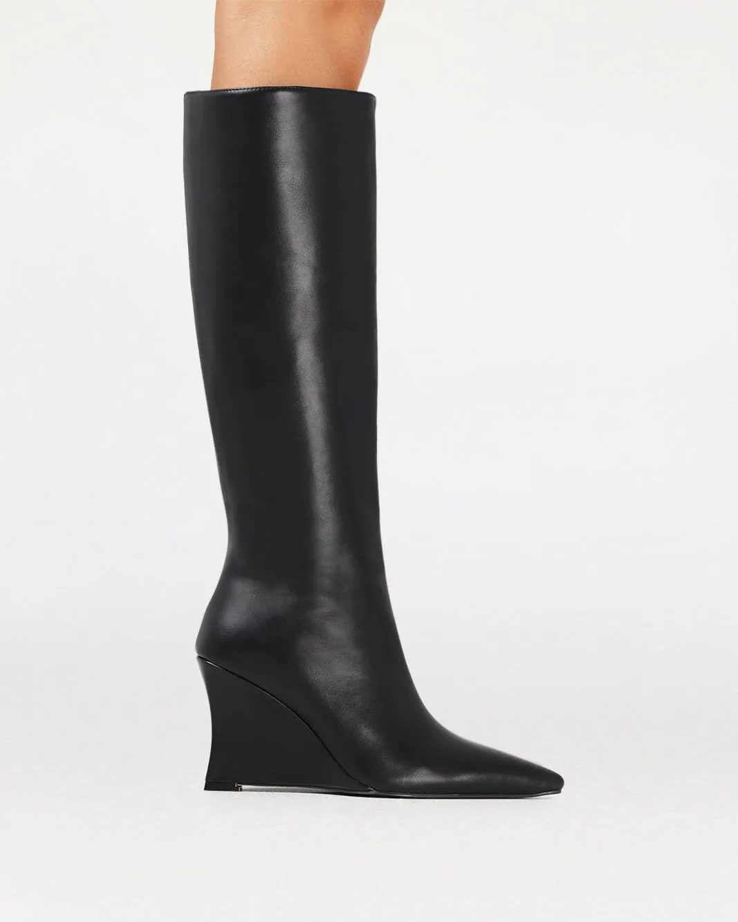 LIZZIE - BLACK sold by Billini product image thumbnail 4