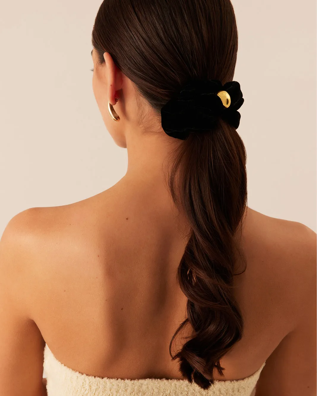 AUGUST SCRUNCHIE - BLACK sold by Billini product image thumbnail 5