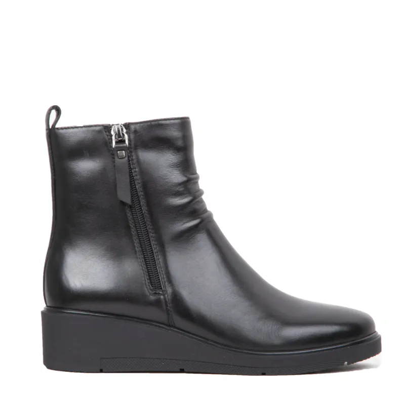 LIBERTY sold by Blondo