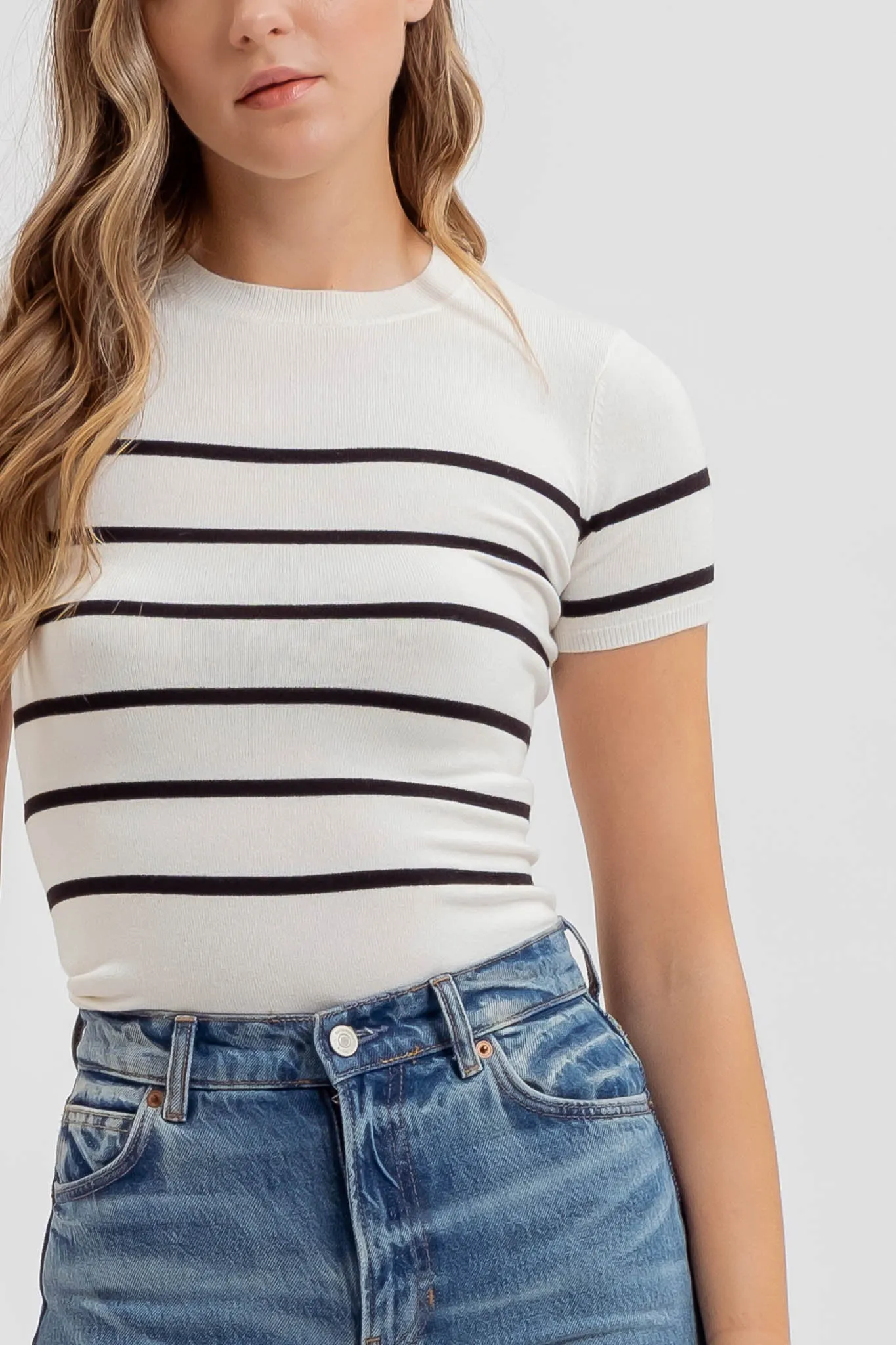 STRIPE ROUND NECK SHORT SLEEVE SWEATER KNIT TOP sold by Blu Pepper product image thumbnail 4