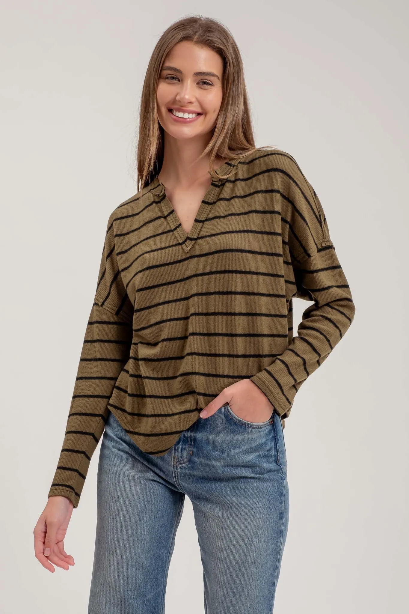 STRIPE EXPOSED SEAM SPLIT NECK KNIT TOP | Parallel