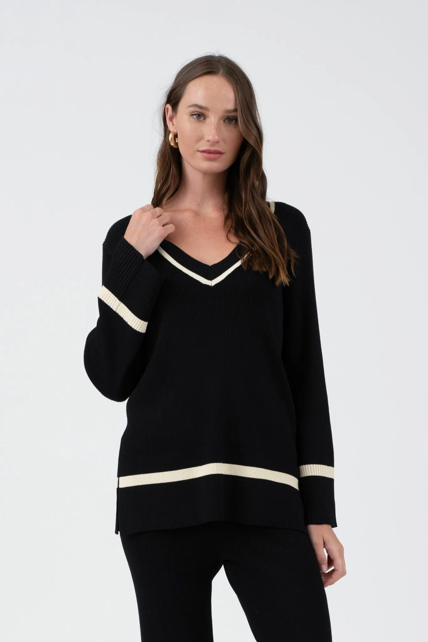 CONTRAST TRIM V NECK PULLOVER SWEATER sold by Blu Pepper product image thumbnail 5