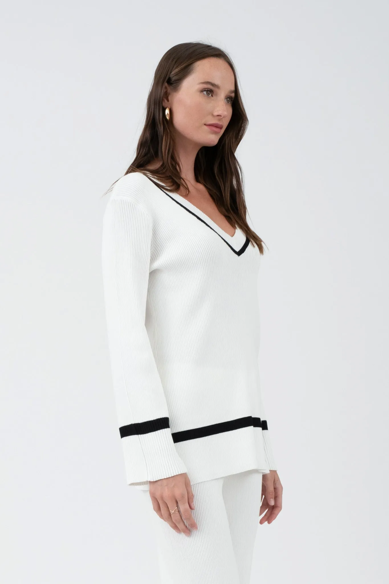 CONTRAST TRIM V NECK PULLOVER SWEATER sold by Blu Pepper product image thumbnail 2