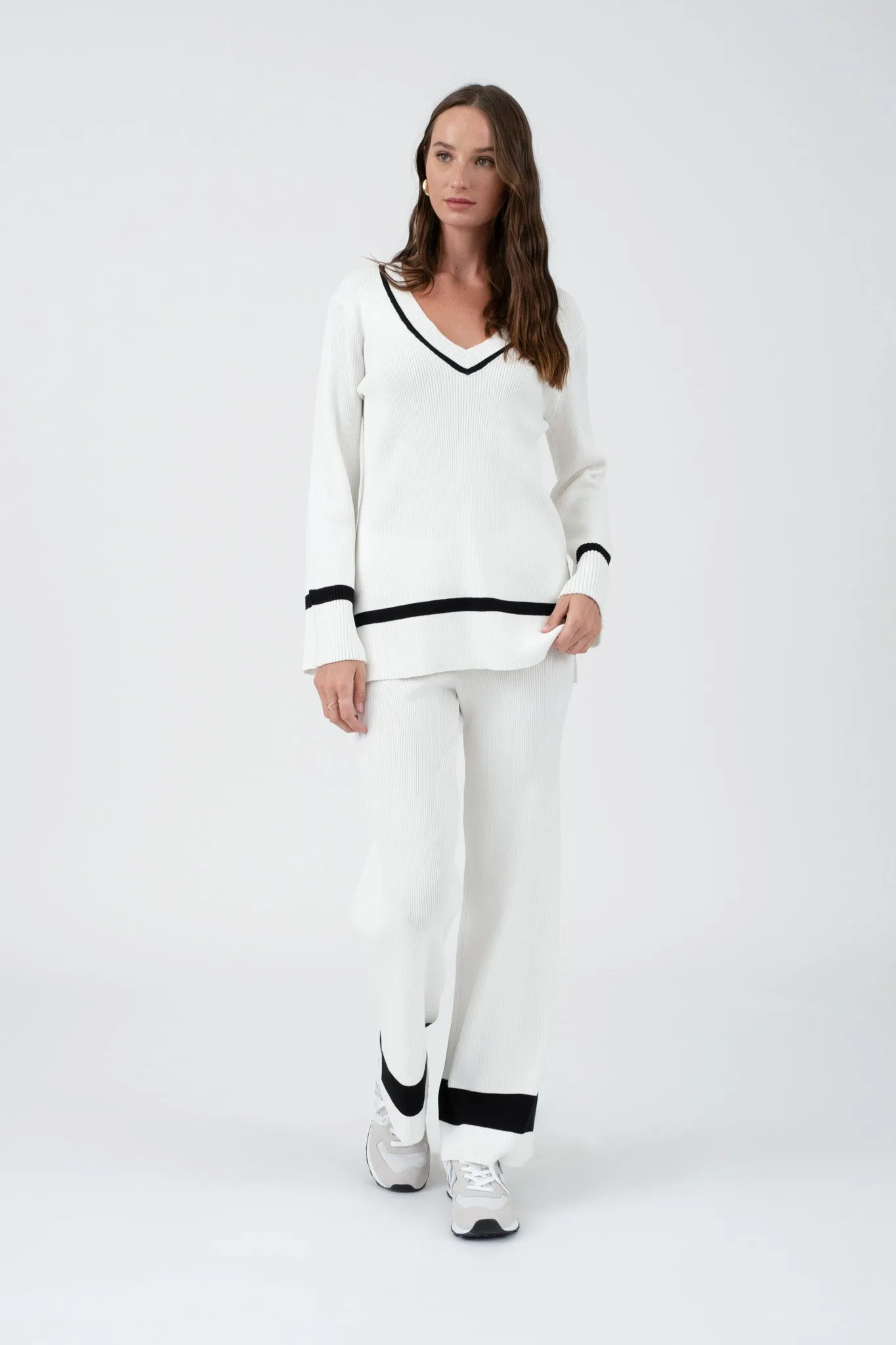 CONTRAST TRIM V NECK PULLOVER SWEATER sold by Blu Pepper product image thumbnail 4