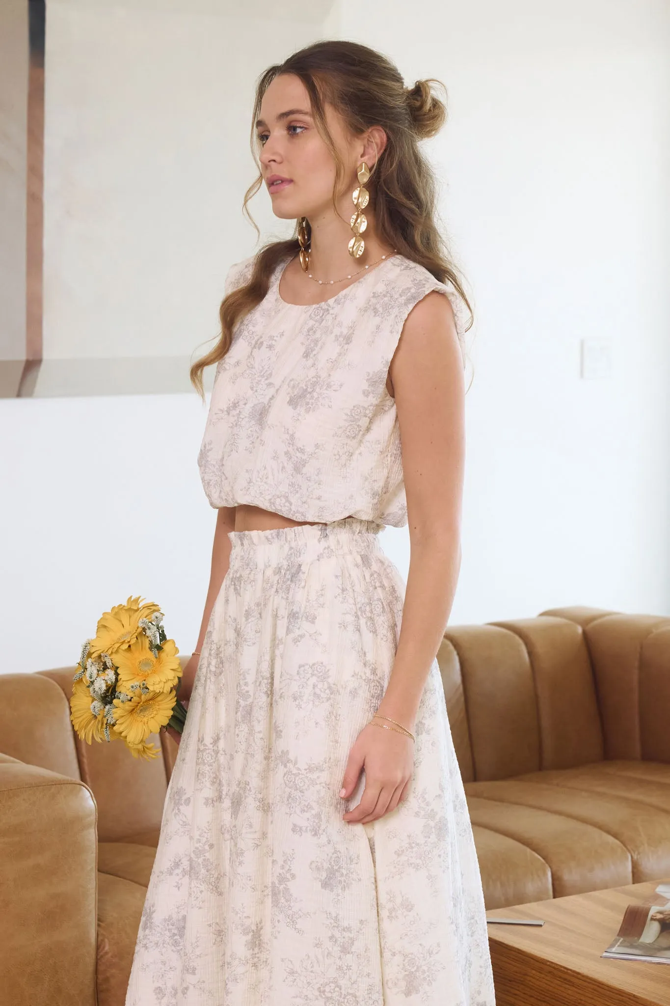 FLORAL BALLOON HEM SLEEVELESS CROPPED BLOUSE sold by Blu Pepper product image thumbnail 3