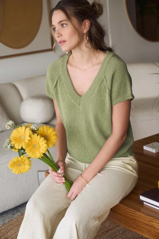 V NECK SHORT SLEEVE  EXPOSED SEAM SWEATER KNIT TOP sold by Blu Pepper
