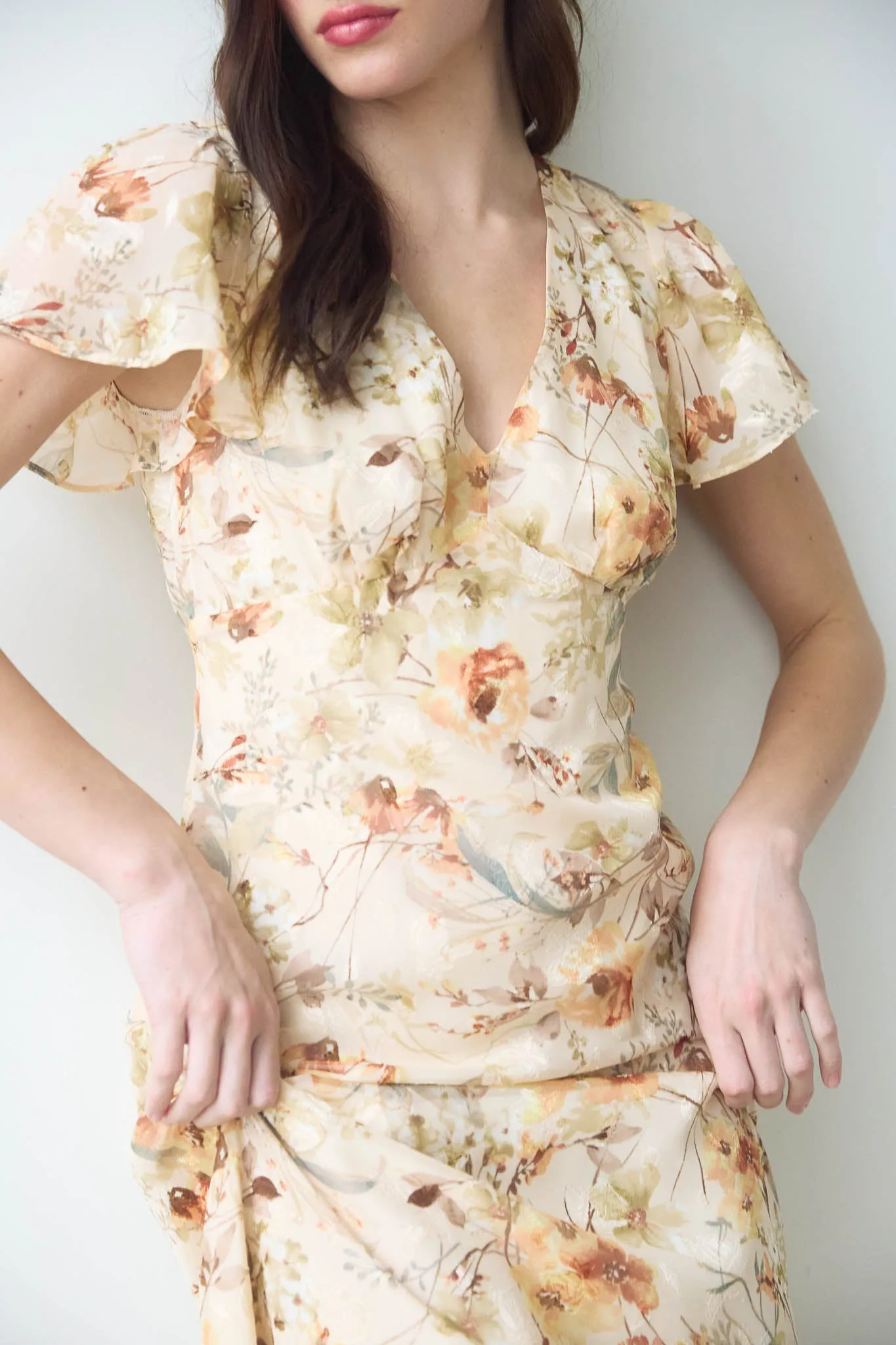 FLORAL DEEP V NECK SHORT SLEEVE MIDI DRESS sold by Blu Pepper product image thumbnail 4