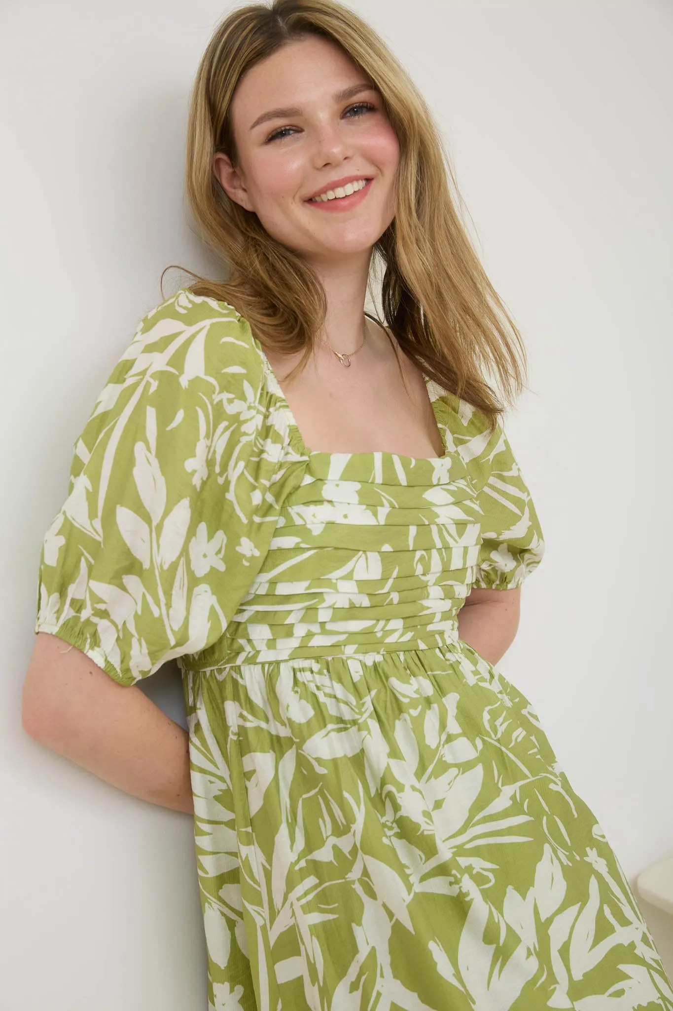 FLORAL LEAF PRINT PLEATED PUFF SLEEVE MIDI DRESS sold by Blu Pepper product image thumbnail 4