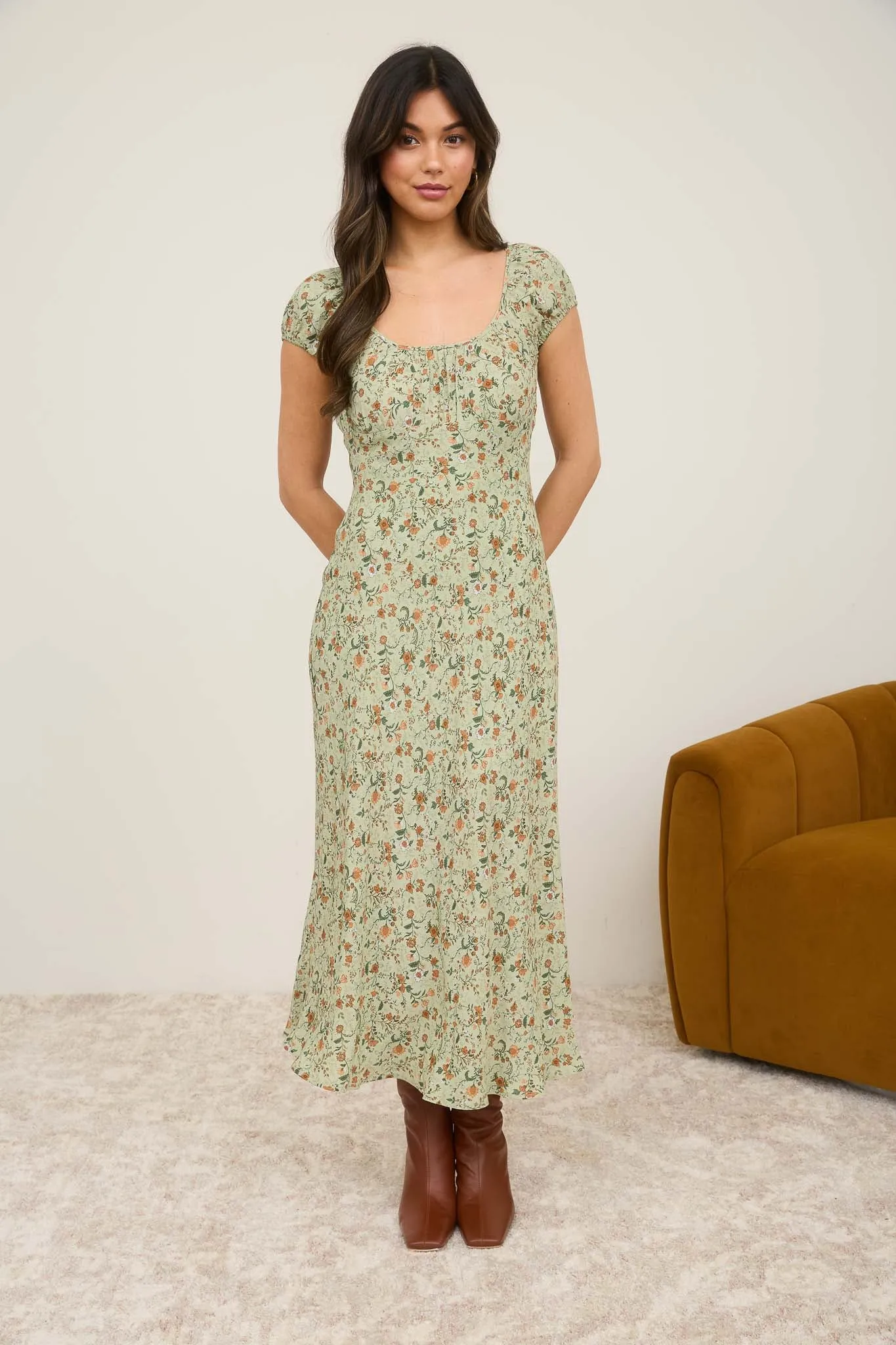 FLORAL SCOOP NECK RUCHED SHORT SLEEVE MIDI DRESS sold by Blu Pepper product image thumbnail 5