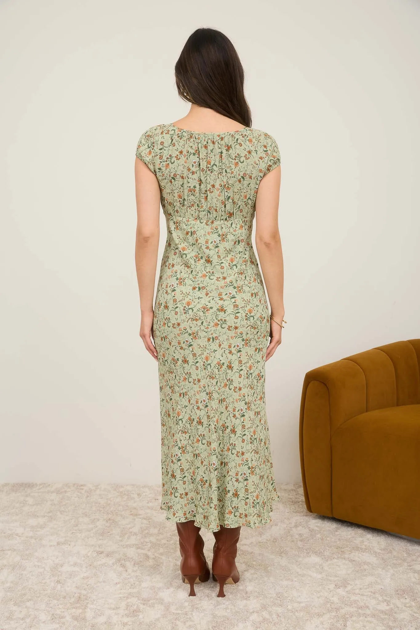 FLORAL SCOOP NECK RUCHED SHORT SLEEVE MIDI DRESS sold by Blu Pepper product image thumbnail 2