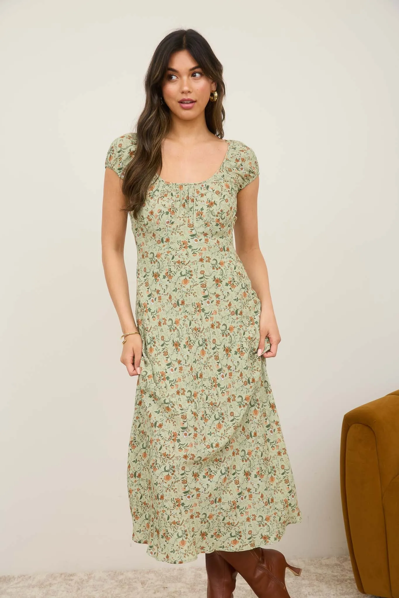 FLORAL SCOOP NECK RUCHED SHORT SLEEVE MIDI DRESS sold by Blu Pepper product image thumbnail 4
