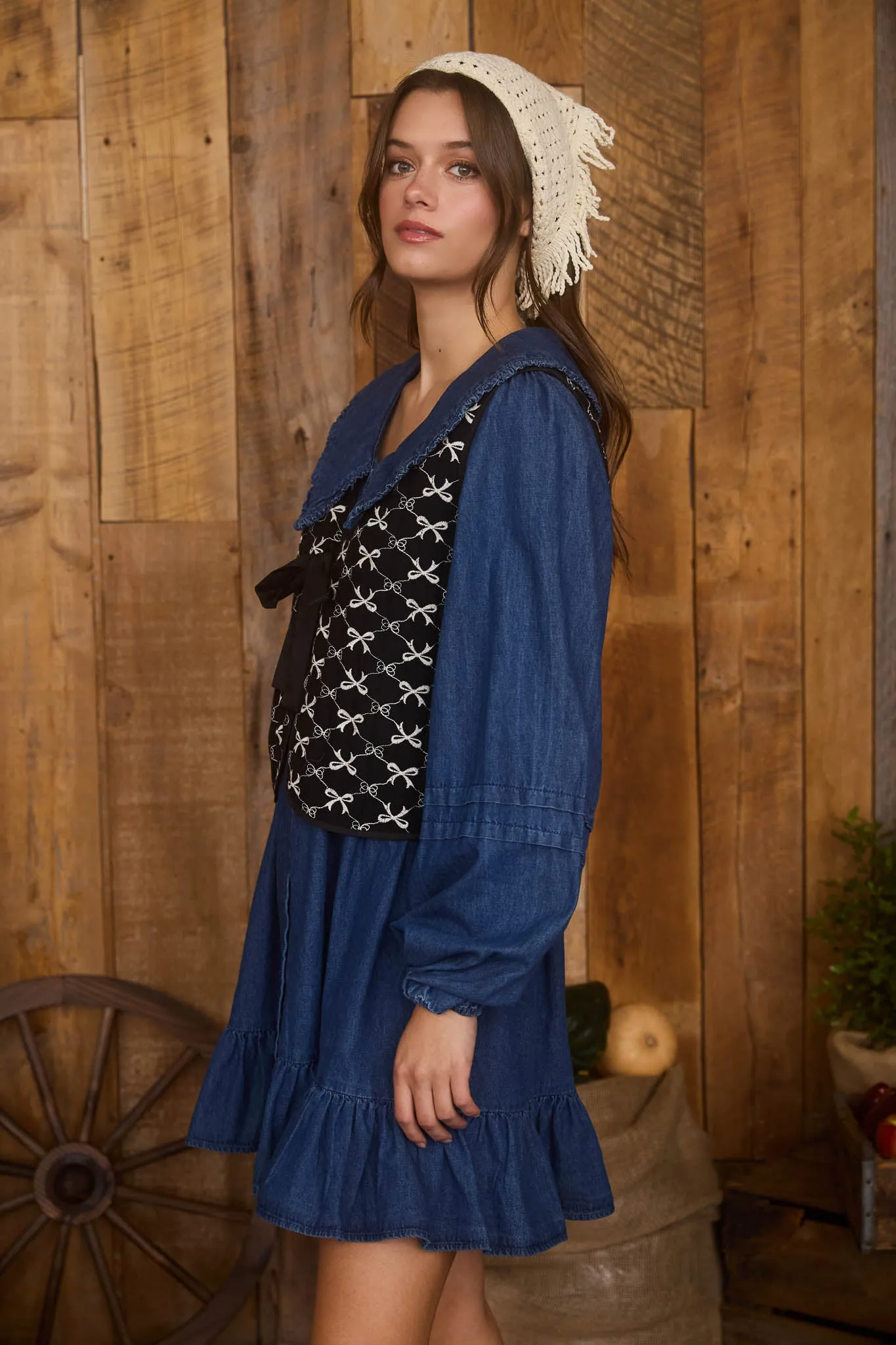 BOW PATTERN FRONT TIE QUILTED VEST sold by Blu Pepper product image thumbnail 3