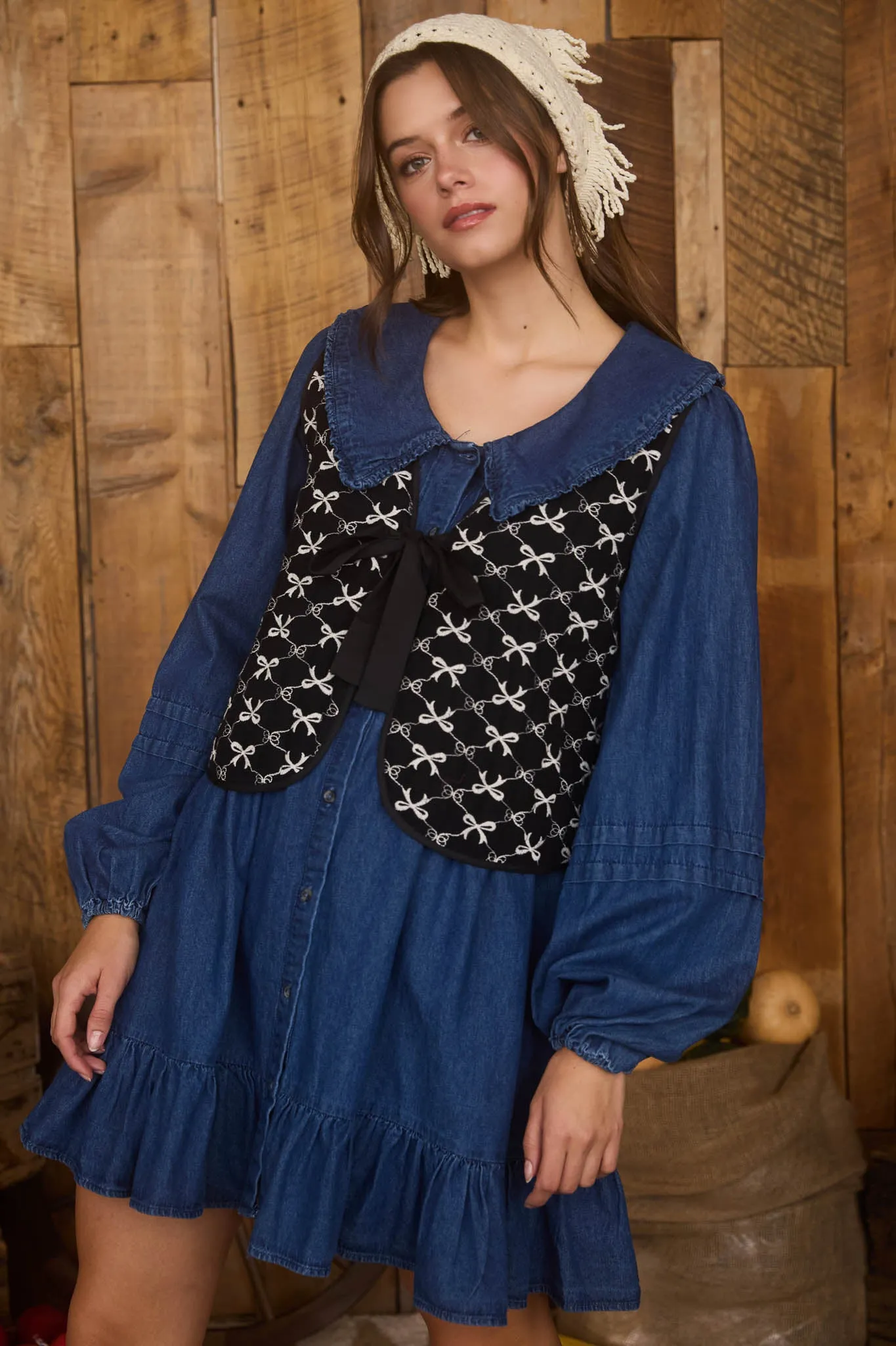 BOW PATTERN FRONT TIE QUILTED VEST sold by Blu Pepper product image thumbnail 4