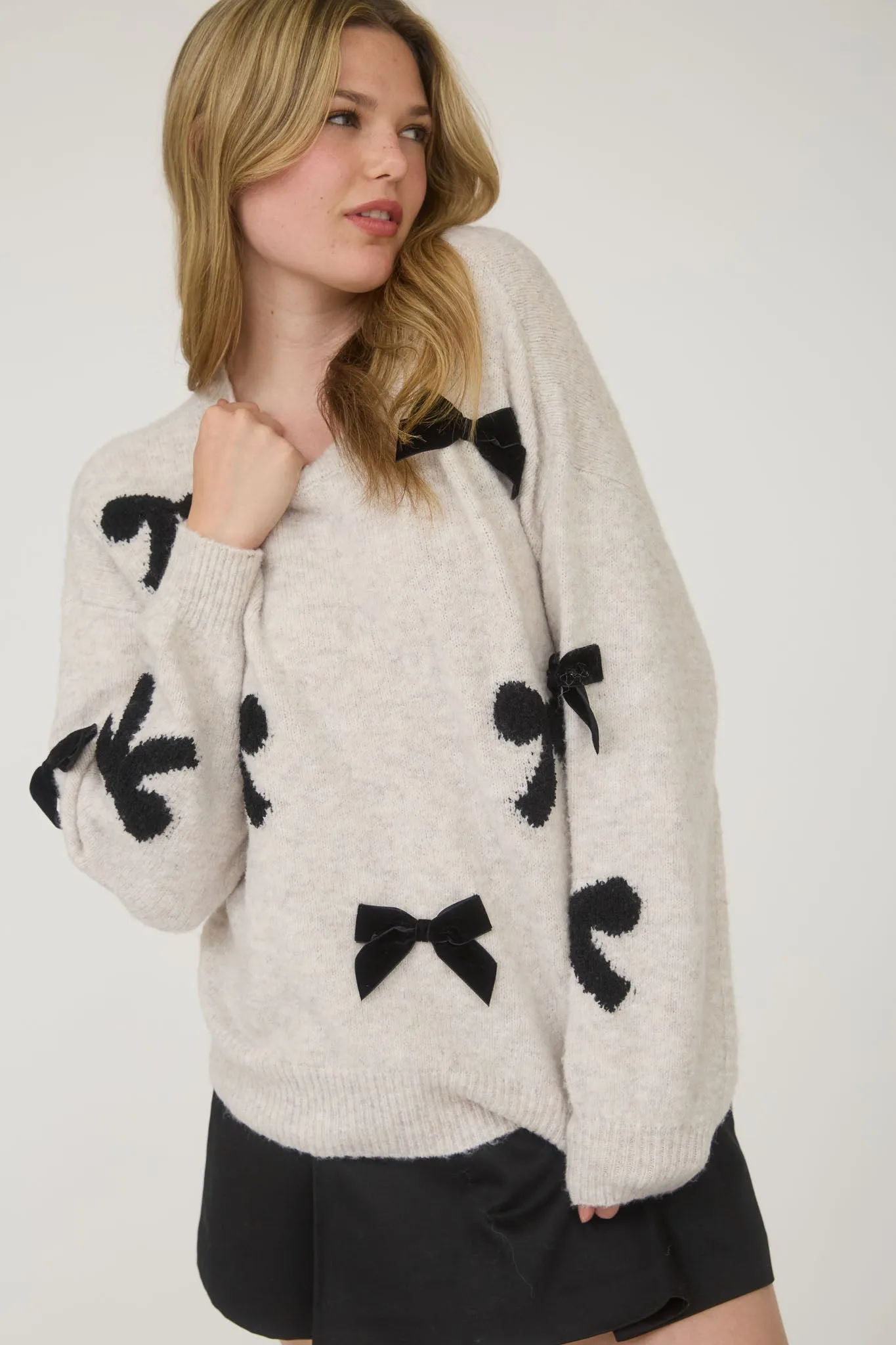 BOW PATTERN LONG SLEEVE KNIT SWEATER sold by Blu Pepper product image thumbnail 5