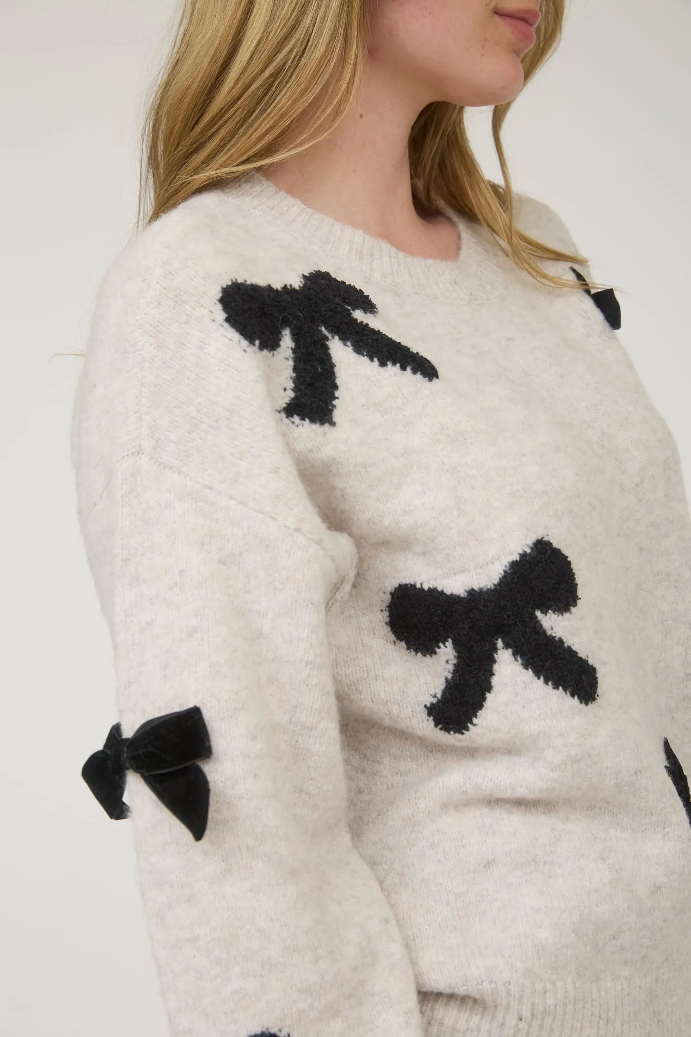 BOW PATTERN LONG SLEEVE KNIT SWEATER sold by Blu Pepper product image thumbnail 4