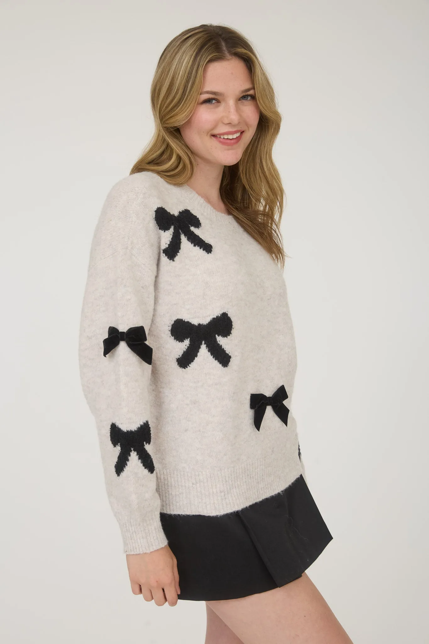 BOW PATTERN LONG SLEEVE KNIT SWEATER sold by Blu Pepper product image thumbnail 3