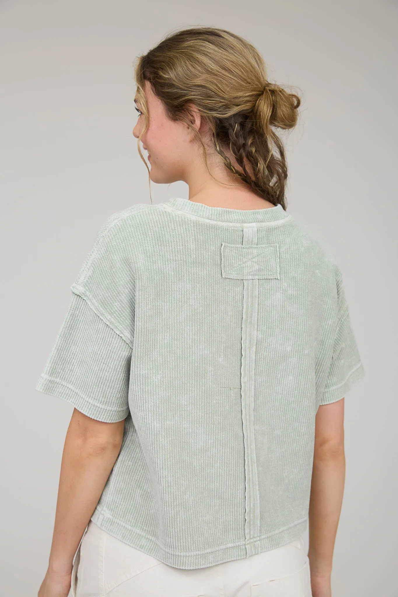 WASHED RIBBED SHORT SLEEVE TEE WITH POCKET (PRE-ORDER) sold by Blu Pepper product image thumbnail 2