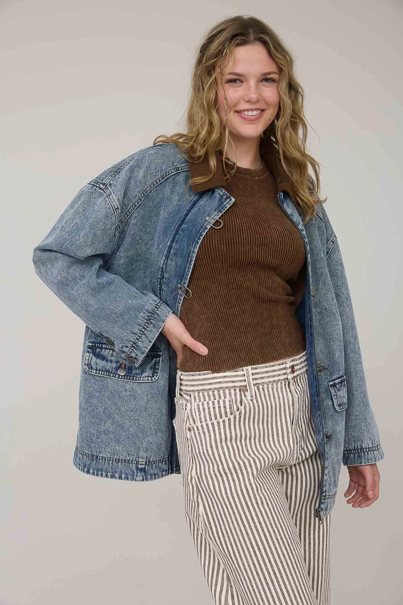 CONTRAST COLLAR LATCH HOOK WASHED DENIM JACKET sold by Blu Pepper product image thumbnail 3