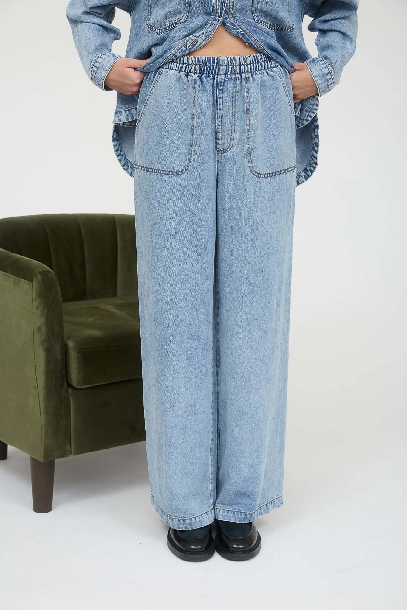 WASHED CHAMBRAY ELASTIC WAIST WIDE LEG PANTS sold by Blu Pepper product image thumbnail 4