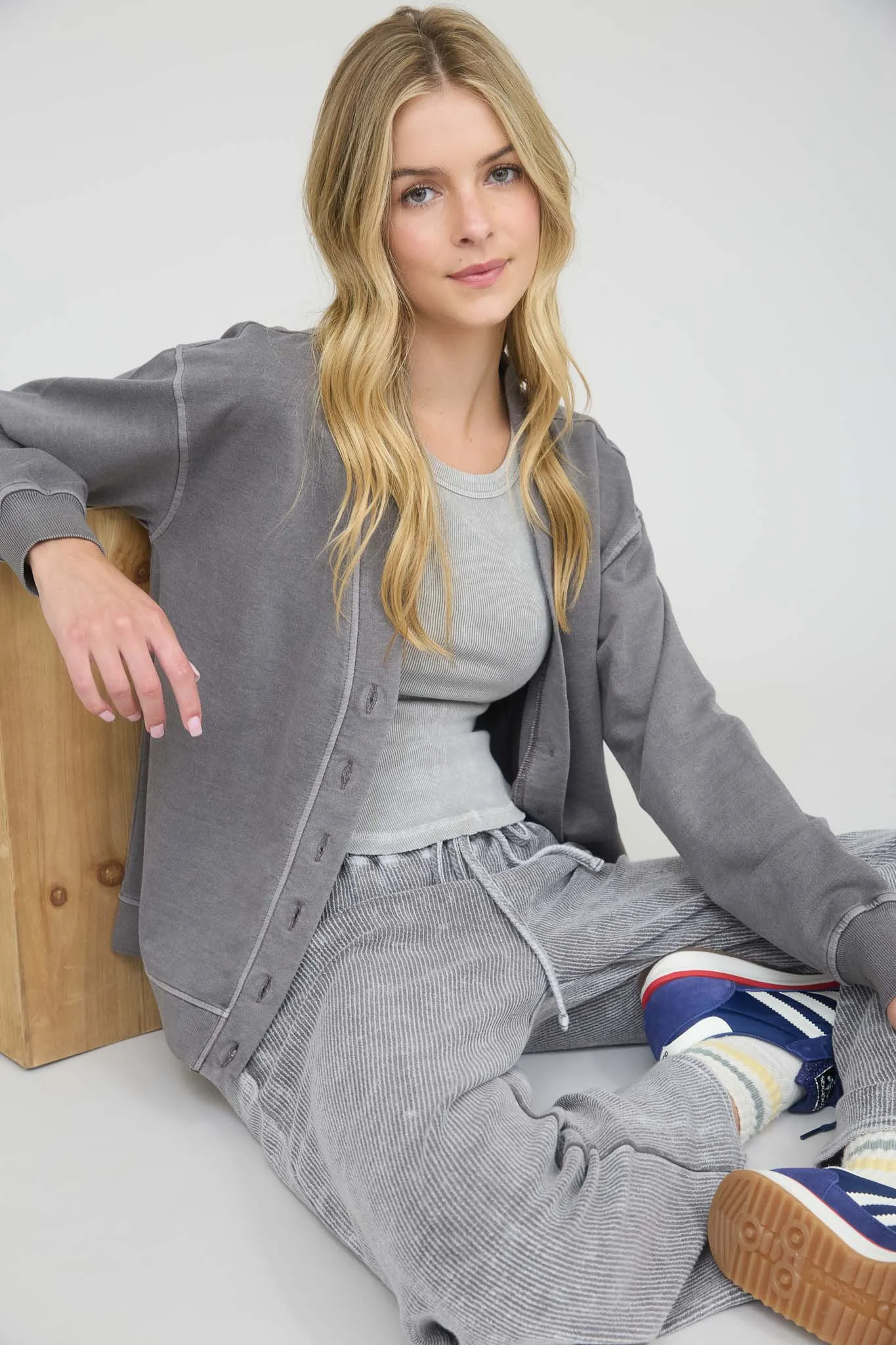 WASHED DETAIL BUTTON DOWN LONG SLEEVE CARDIGAN sold by Blu Pepper product image thumbnail 5