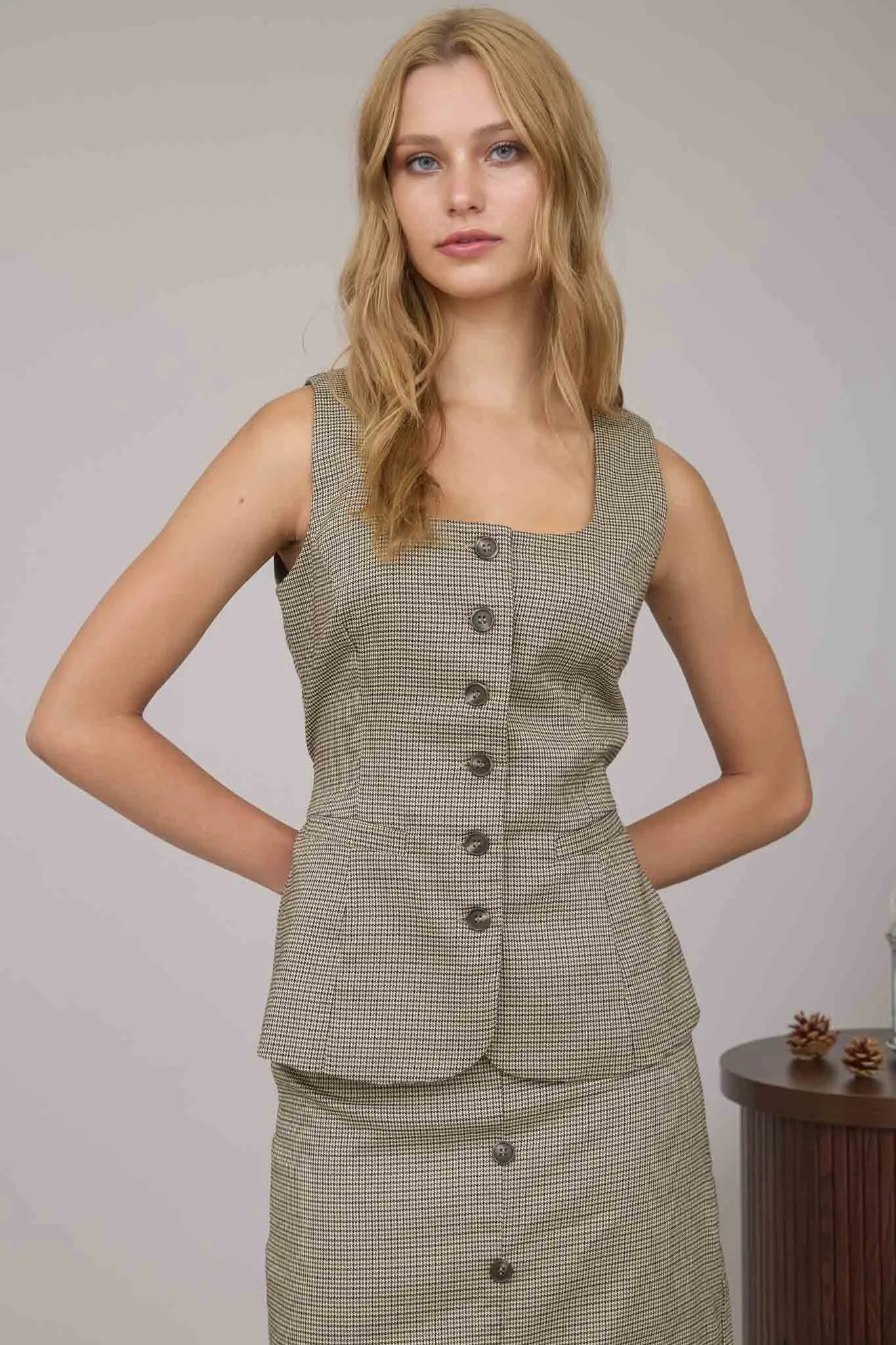 HOUNDSTOOTH PLAID BUTTON DOWN SLEEVELESS VEST TOP sold by Blu Pepper product image thumbnail 4