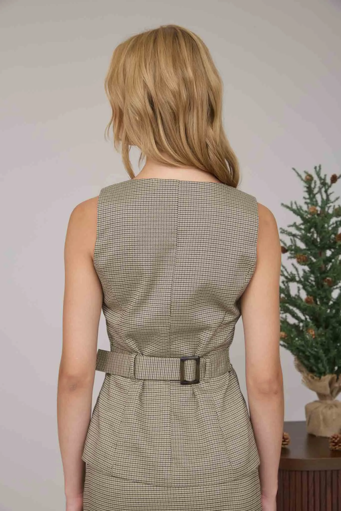 HOUNDSTOOTH PLAID BUTTON DOWN SLEEVELESS VEST TOP sold by Blu Pepper product image thumbnail 2