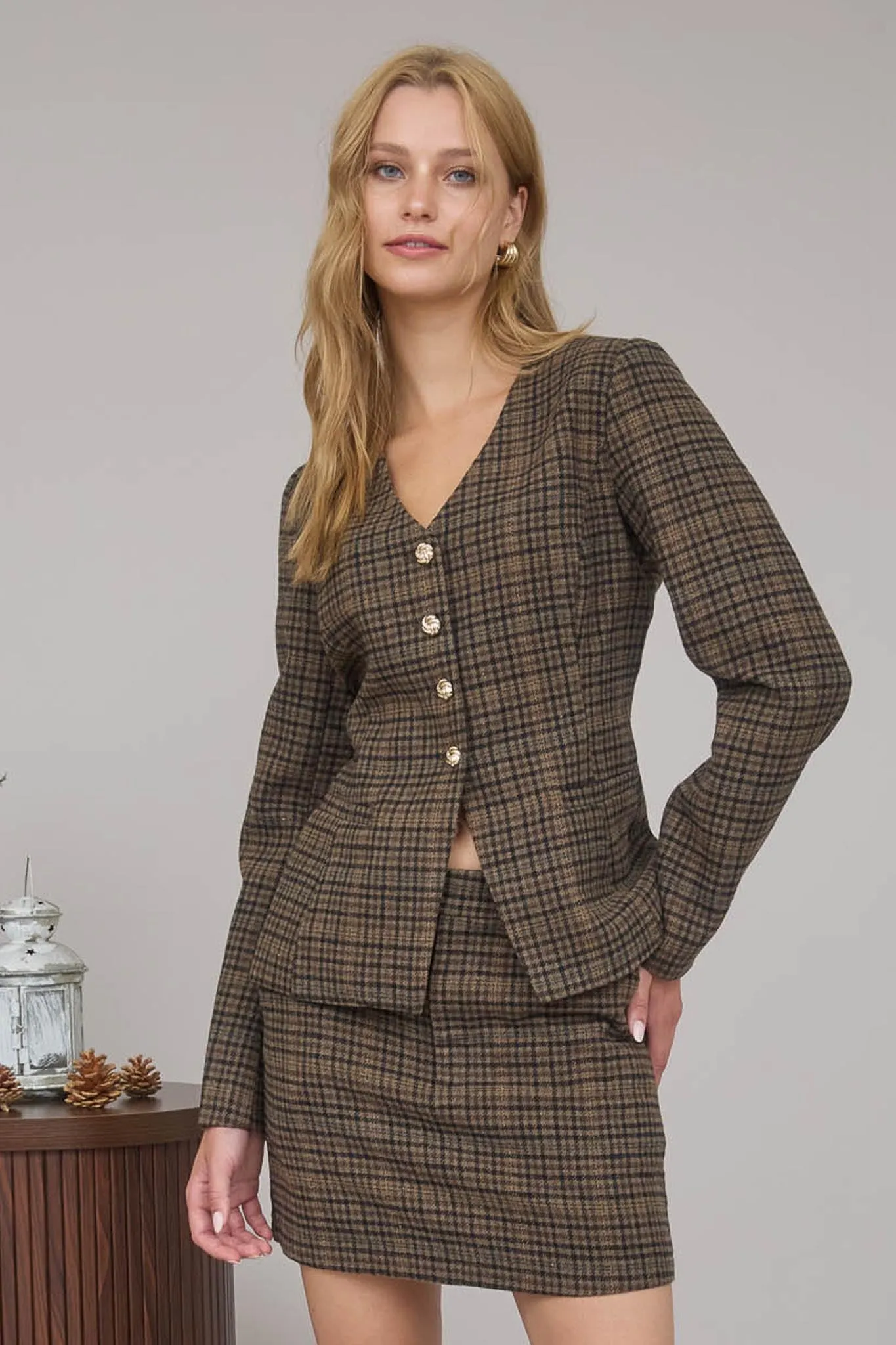 PLAID TWEED BUTTON DOWN V NECK BLAZER sold by Blu Pepper product image thumbnail 4