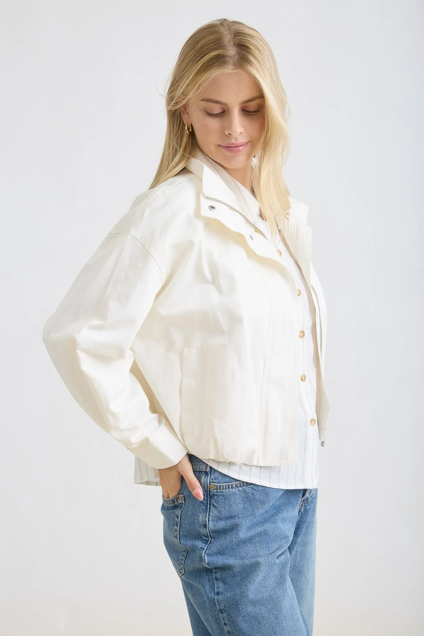 ZIP-UP MOCK NECK ELASTIC HEM JACKET sold by Blu Pepper product image thumbnail 3