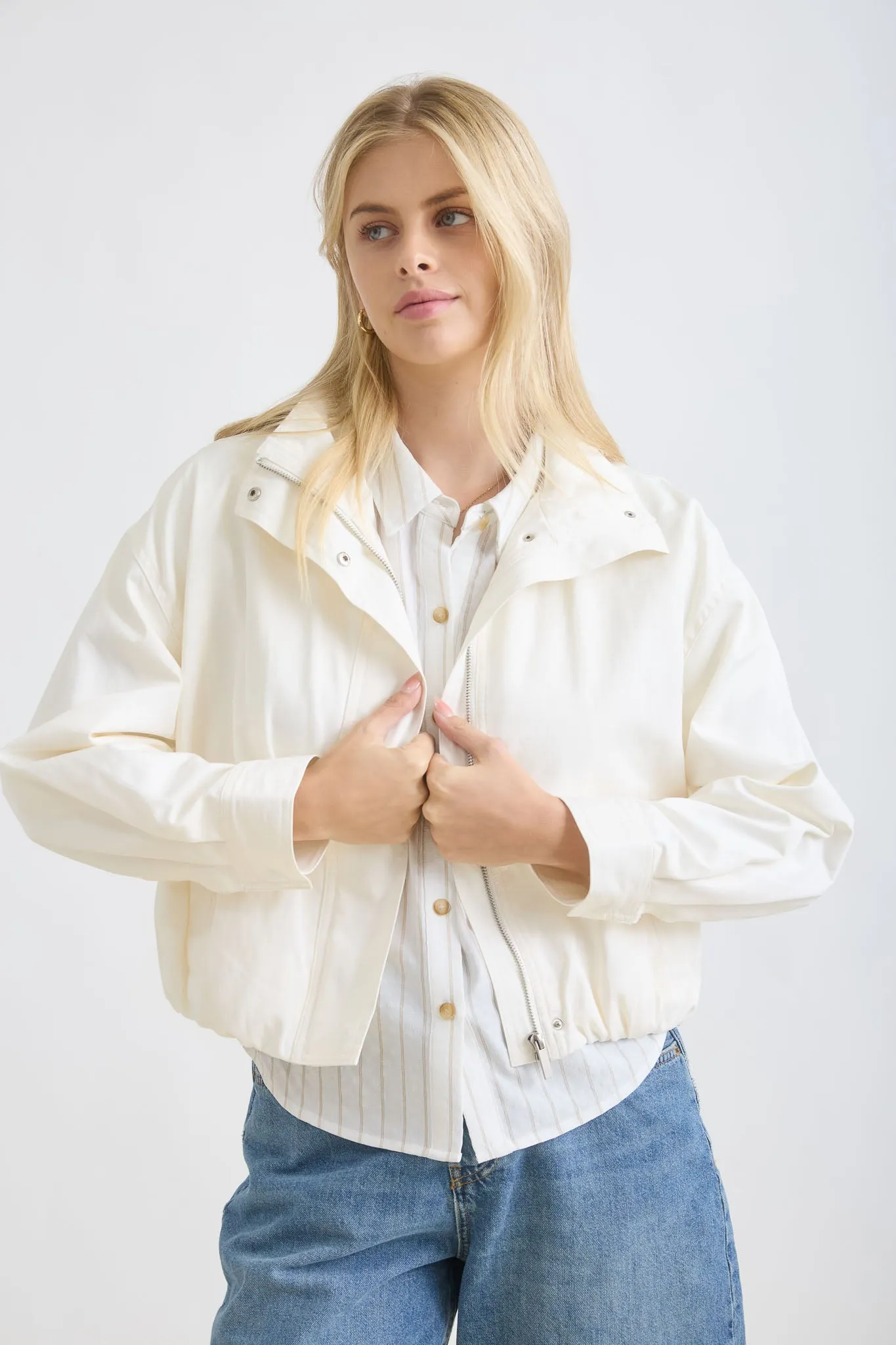 ZIP-UP MOCK NECK ELASTIC HEM JACKET sold by Blu Pepper product image thumbnail 4