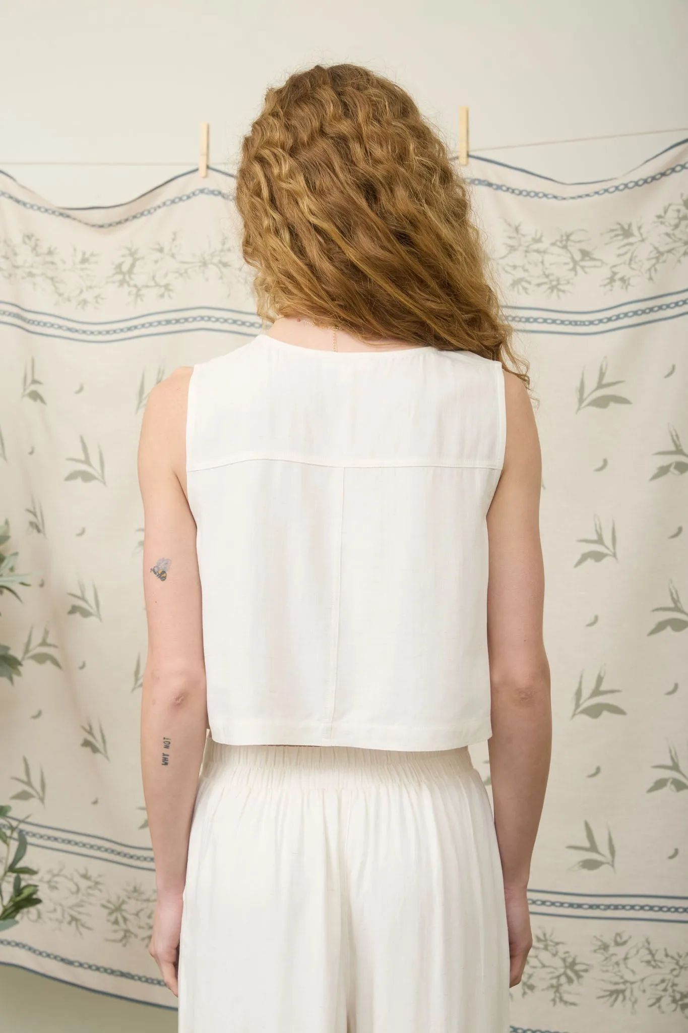 BUTTON DOWN SLEEVELESS LINEN TOP sold by Blu Pepper product image thumbnail 2