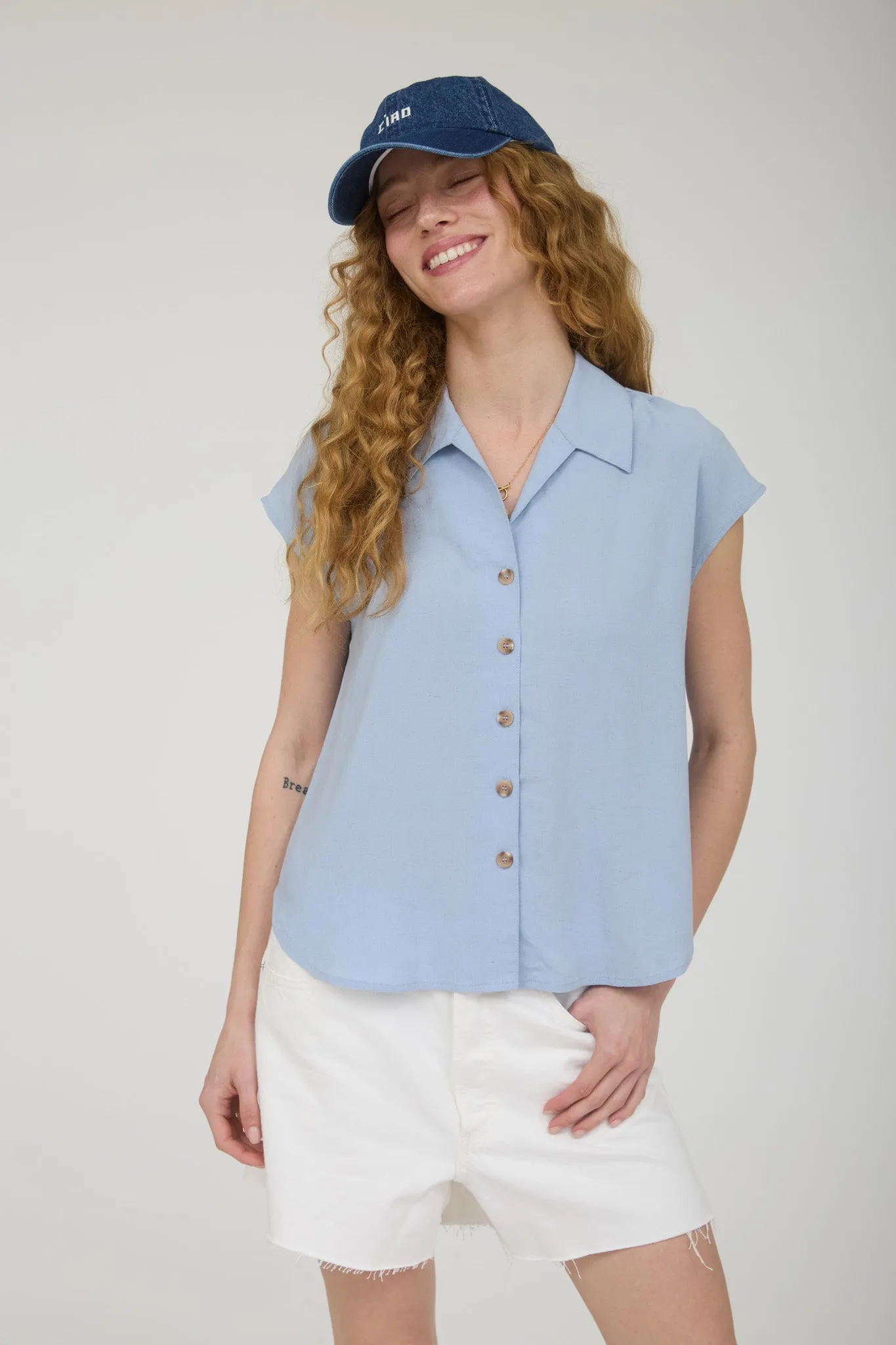 PLUS COLLARED BUTTON DOWN SHORT SLEEVE LINEN SHIRT (PRE-ORDER) sold by Blu Pepper product image thumbnail 4