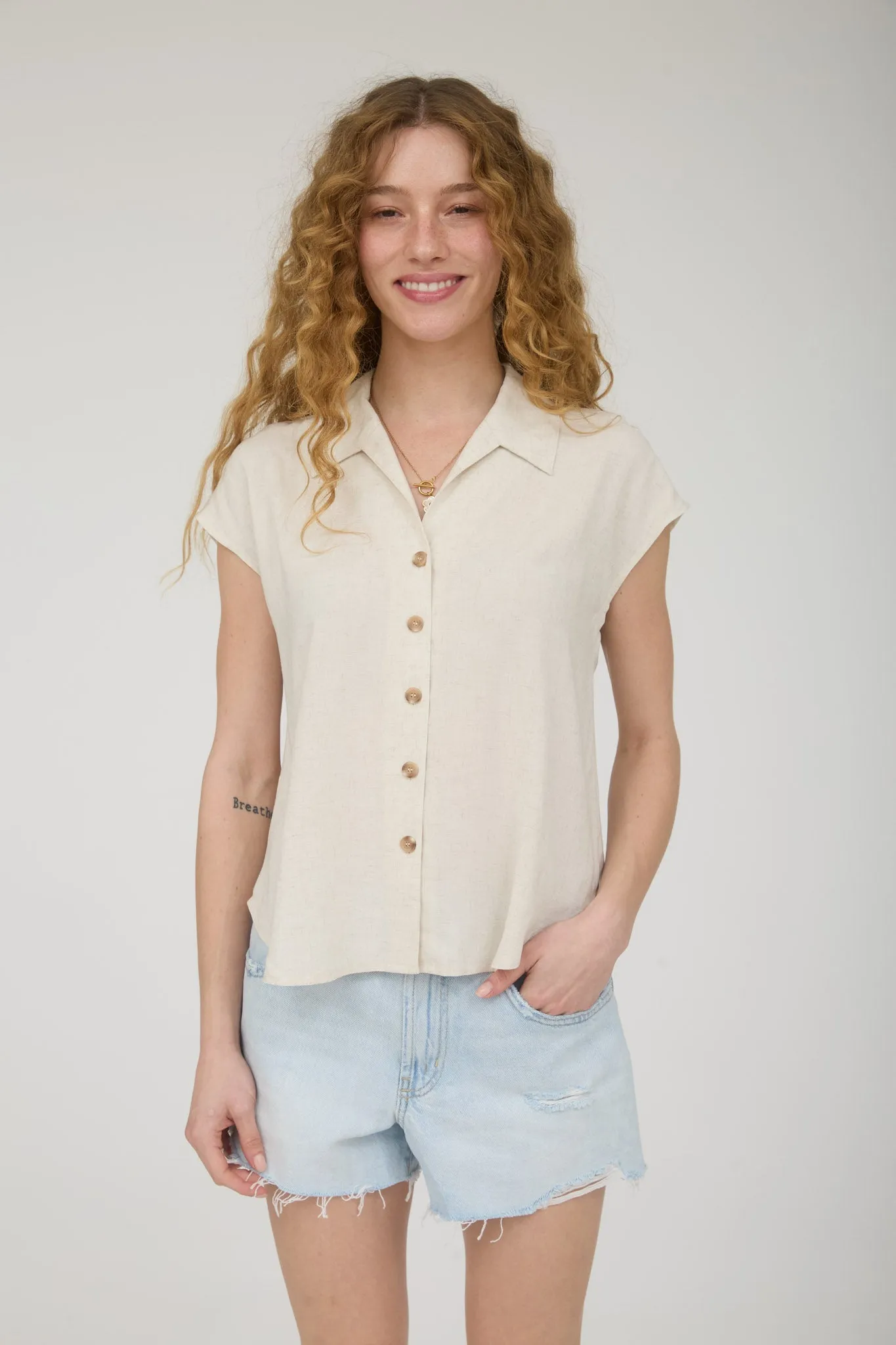 COLLARED BUTTON DOWN SHORT SLEEVE LINEN SHIRT (PRE-ORDER) sold by Blu Pepper product image thumbnail 3