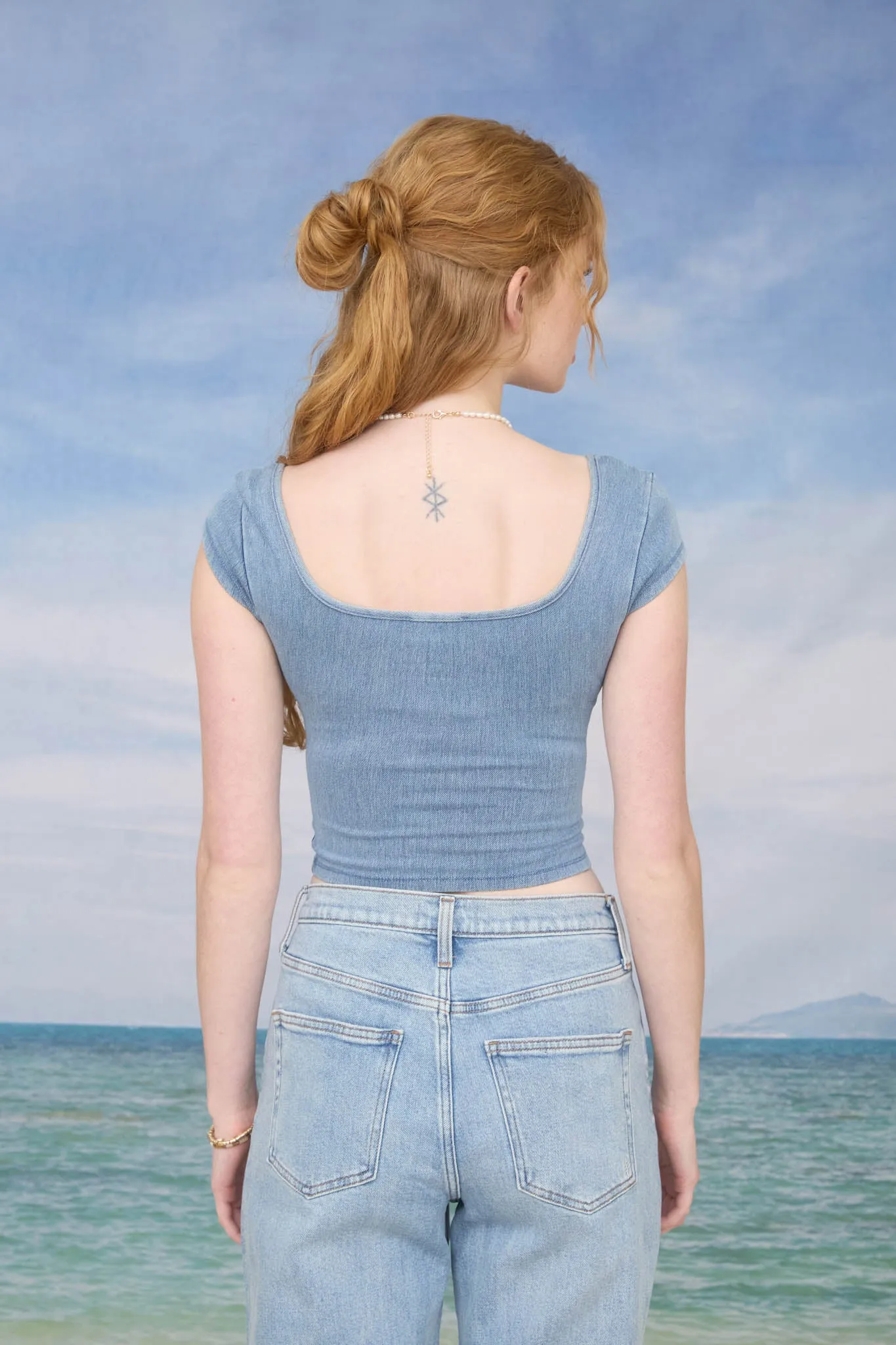 WASHED SHORT SLEEVE FRONT HOOK KNIT CROP TOP sold by Blu Pepper product image thumbnail 2