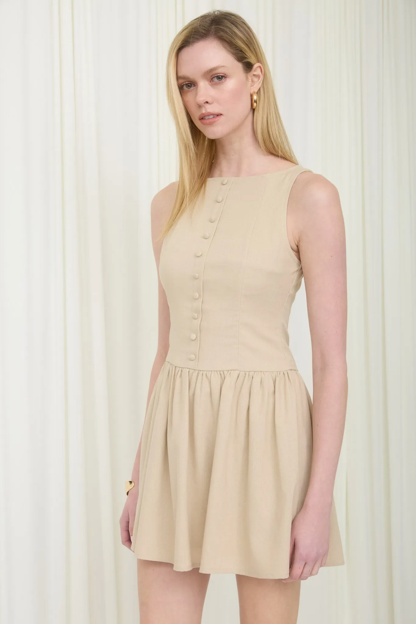 BOAT NECK SLEEVELESS BUTTON DOWN LINEN MINI DRESS sold by Blu Pepper product image thumbnail 3