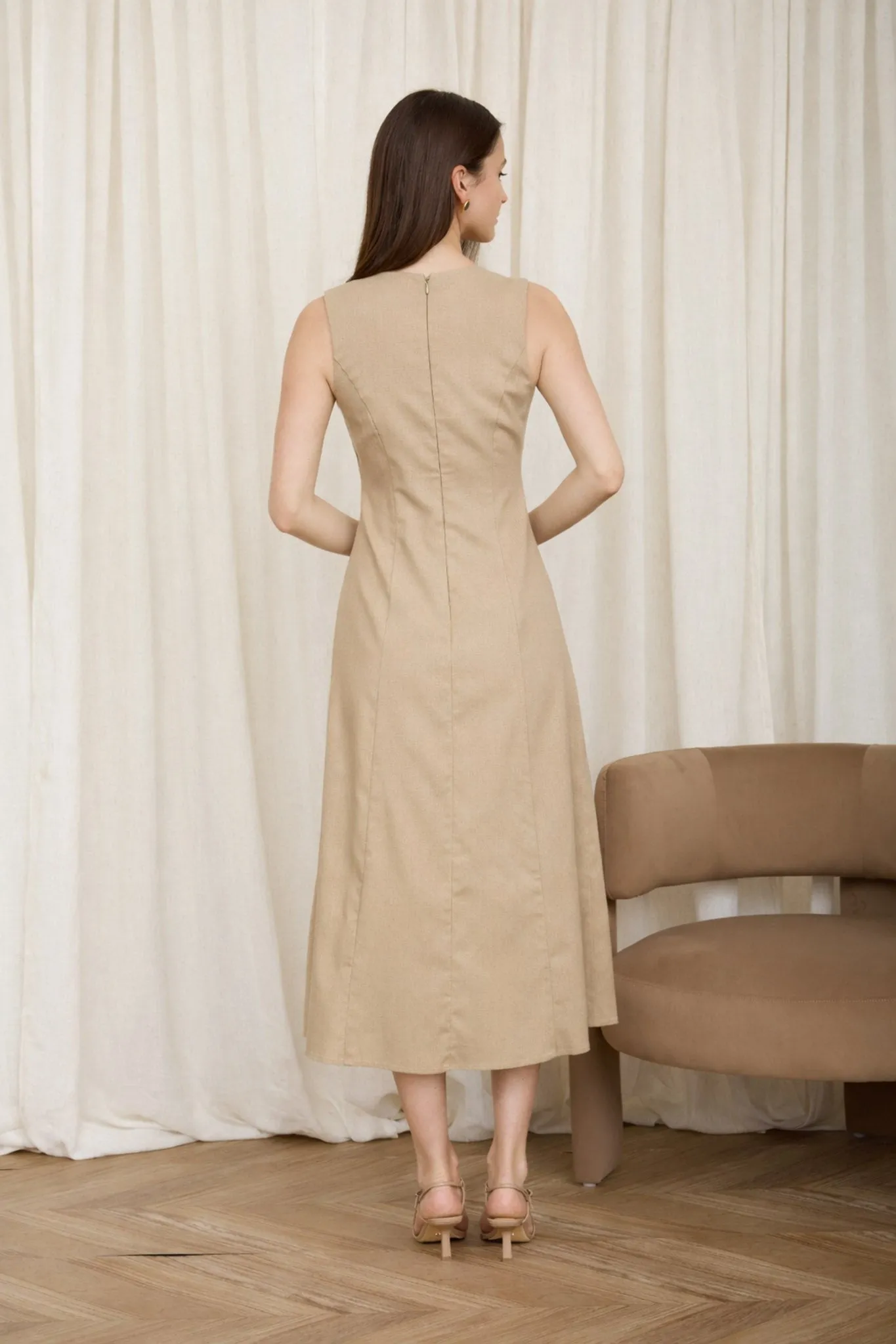 BUTTON DOWN SLEEVELESS SPLIT HEM LINEN MIDI DRESS sold by Blu Pepper product image thumbnail 3