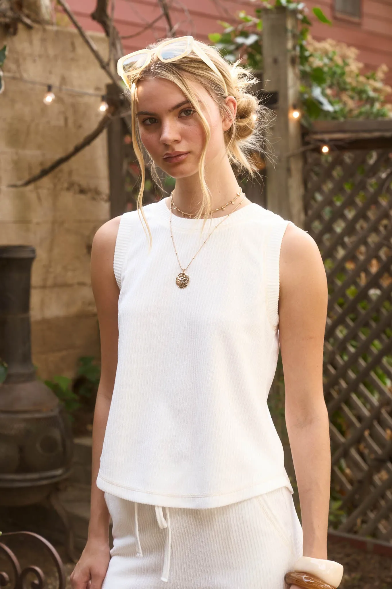 BACK BUTTON DETAIL SLEEVELESS RIBBED KNIT TOP (PRE-ORDER) sold by Blu Pepper product image thumbnail 3