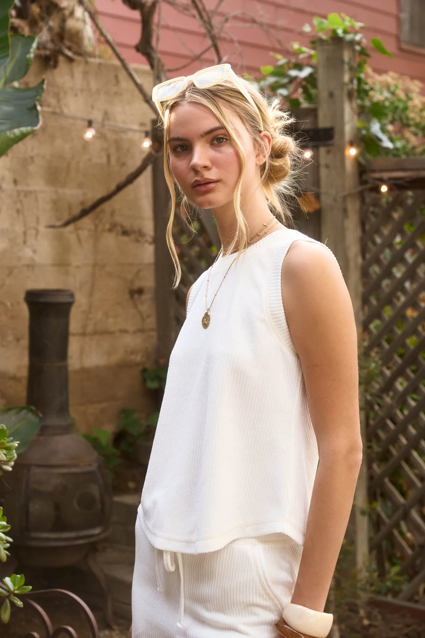 BACK BUTTON DETAIL SLEEVELESS RIBBED KNIT TOP (PRE-ORDER) sold by Blu Pepper product image thumbnail 2