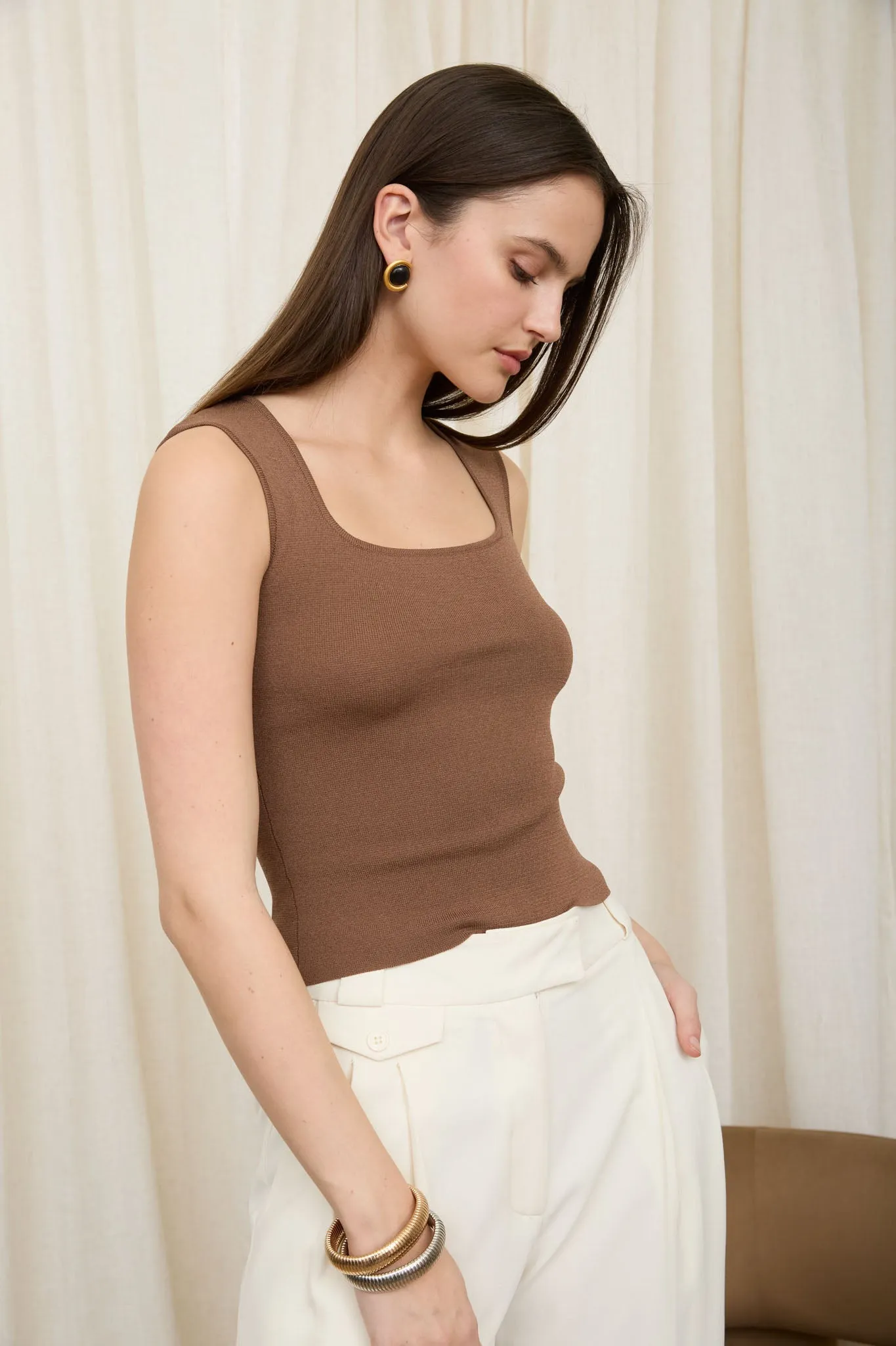 SEAMLESS SCOOP NECK SLEEVELESS KNIT TANK TOP sold by Blu Pepper product image thumbnail 3