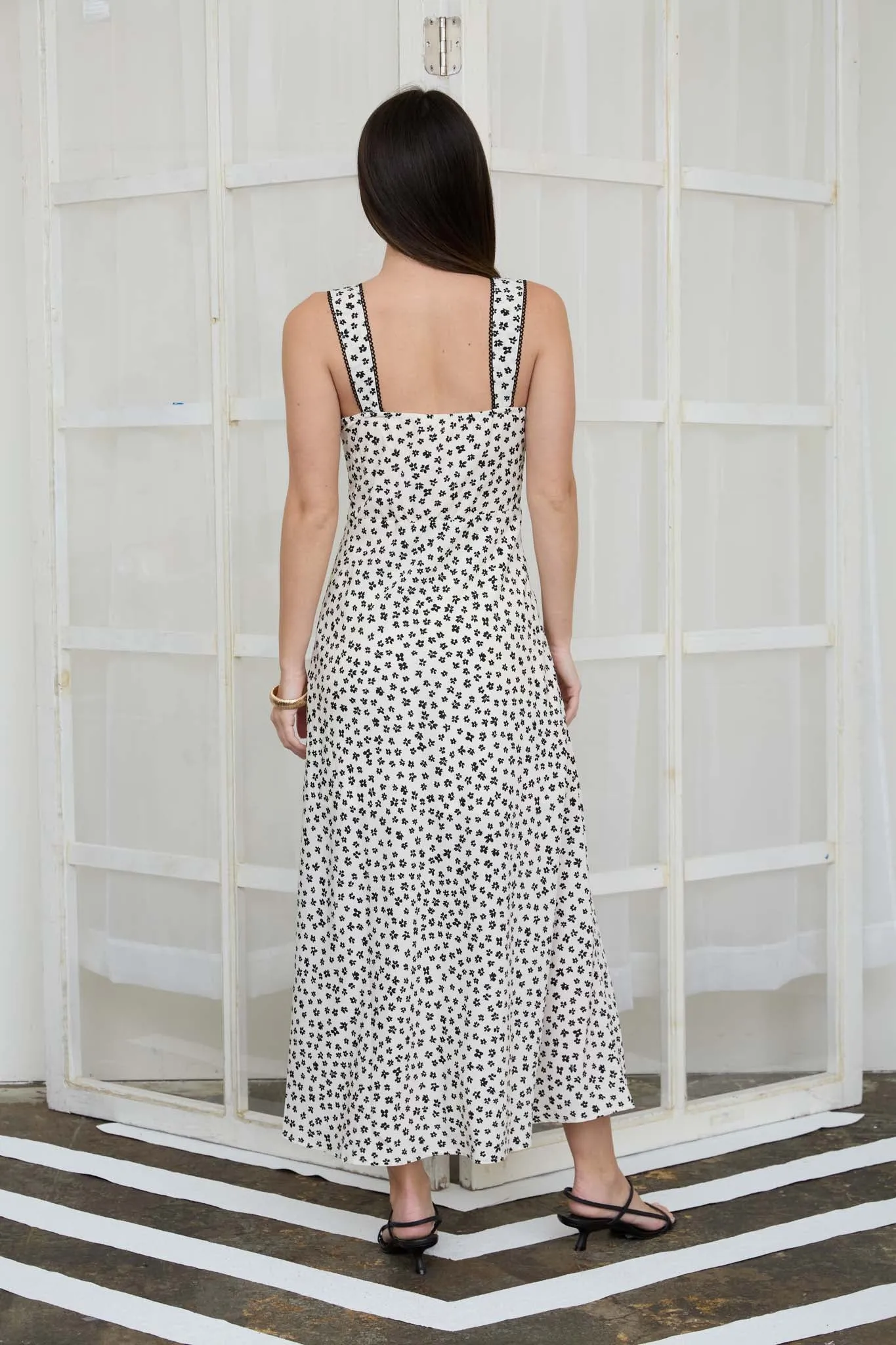 FLORAL SWEETHEART NECK TRIM DETAIL MIDI DRESS sold by Blu Pepper product image thumbnail 3