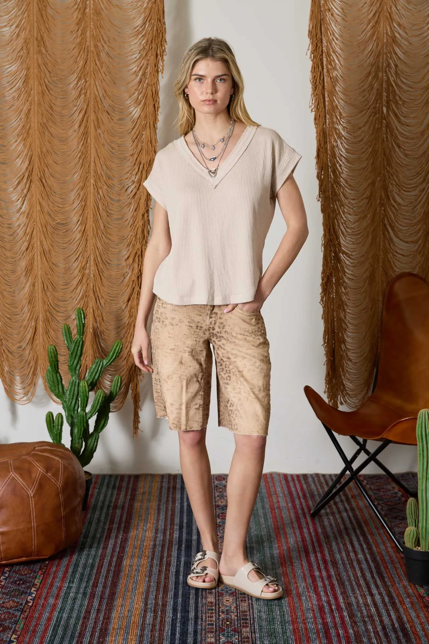 V NECK SHORT SLEEVE TEXTURED RIB KNIT TOP (PRE-ORDER) sold by Blu Pepper product image thumbnail 5