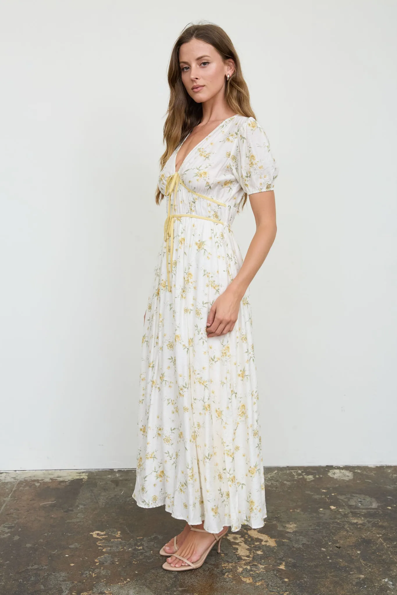 FLORAL V-NECK FRONT TIE PUFF SLEEVE MIDI DRESS (PRE-ORDER) sold by Blu Pepper product image thumbnail 5