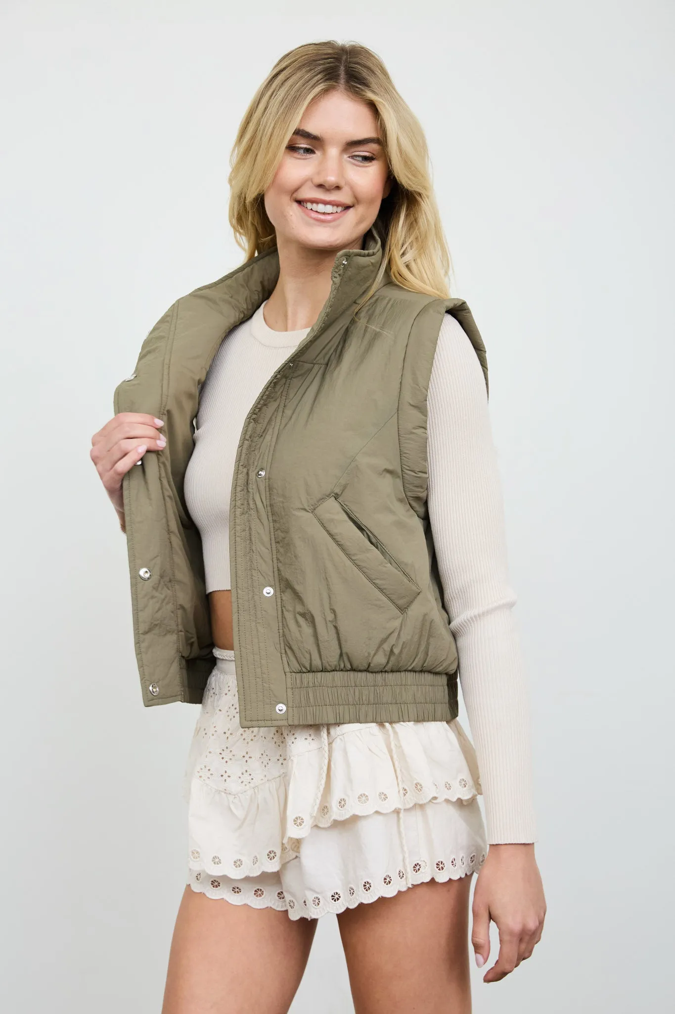 CROPPED MOCK NECK SNAP PUFFER VEST sold by Blu Pepper product image thumbnail 4