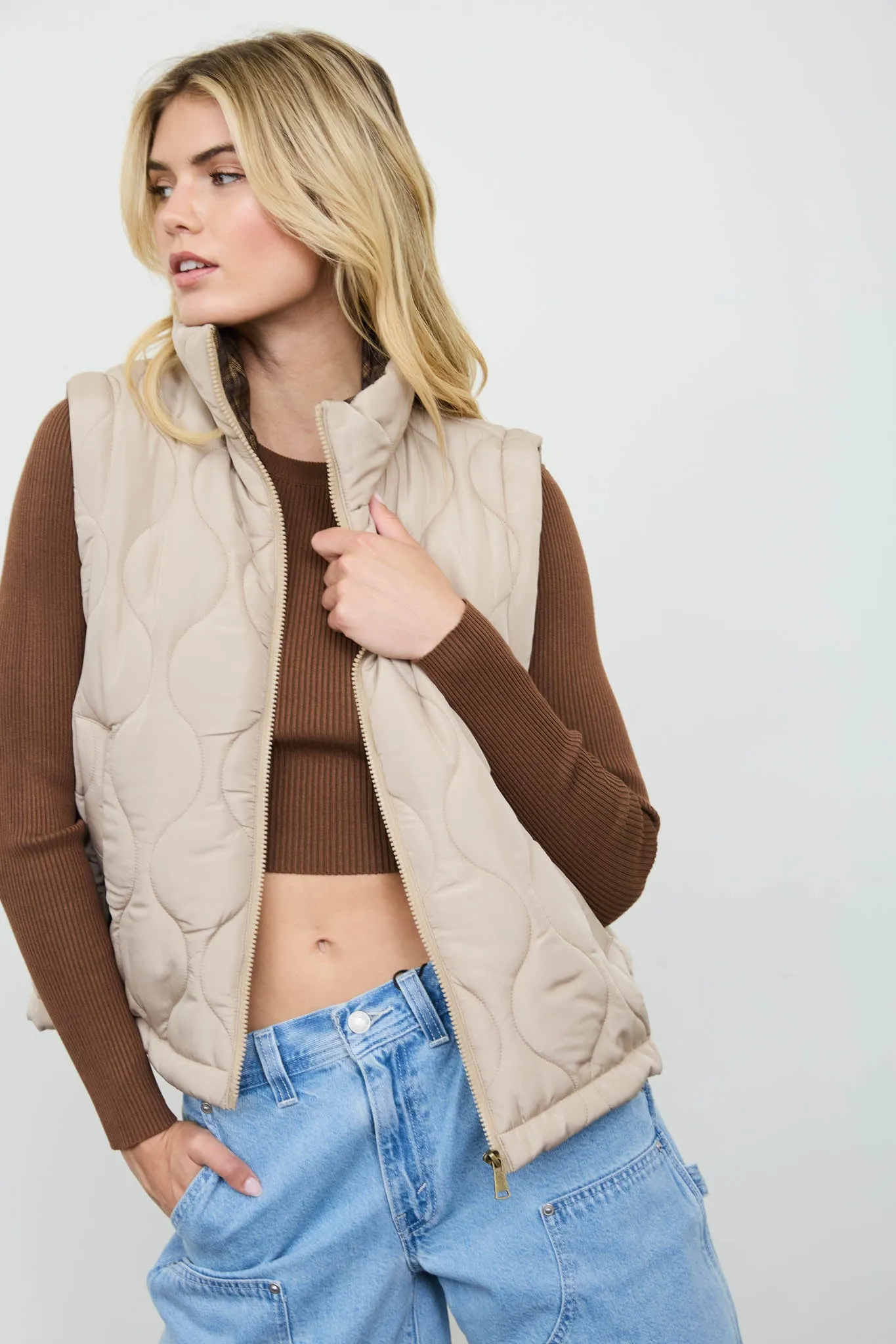 PLAID COLLAR QUILTED ZIP-UP VEST (PRE-ORDER) sold by Blu Pepper product image thumbnail 4