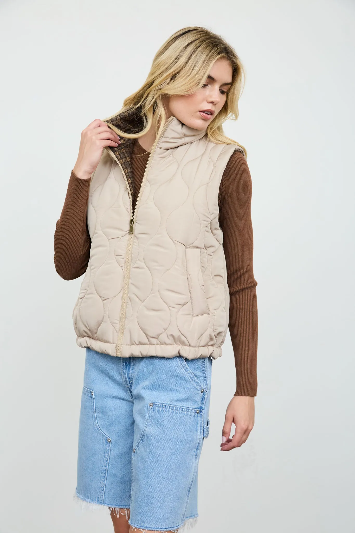 PLAID COLLAR QUILTED ZIP-UP VEST (PRE-ORDER) sold by Blu Pepper product image thumbnail 3